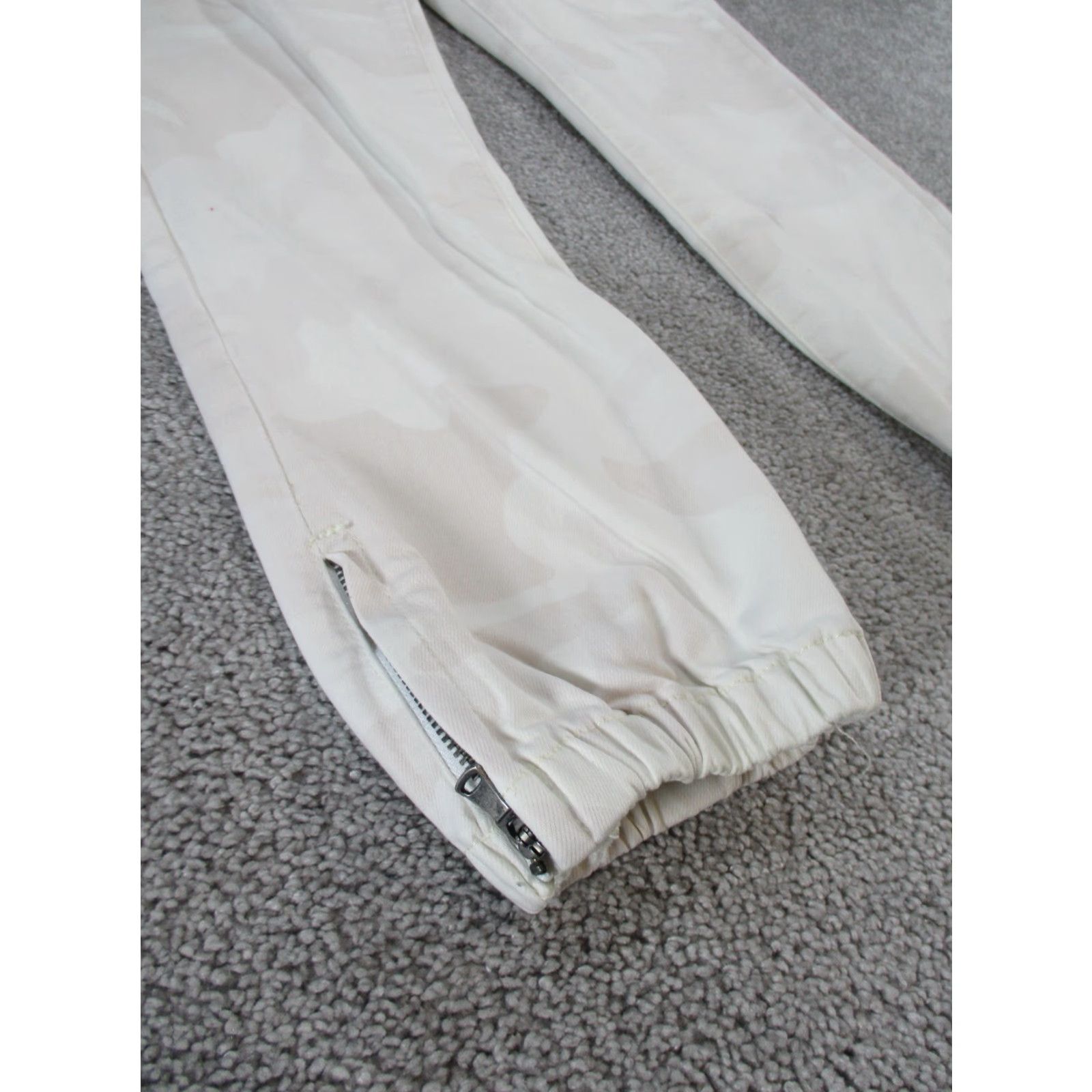Paige Paige Jeans Womens 25 White Light Pink Camo Denim Tapered Zipper Mid Rise Camouflage Size 42" / US 20 - 5 Thumbnail