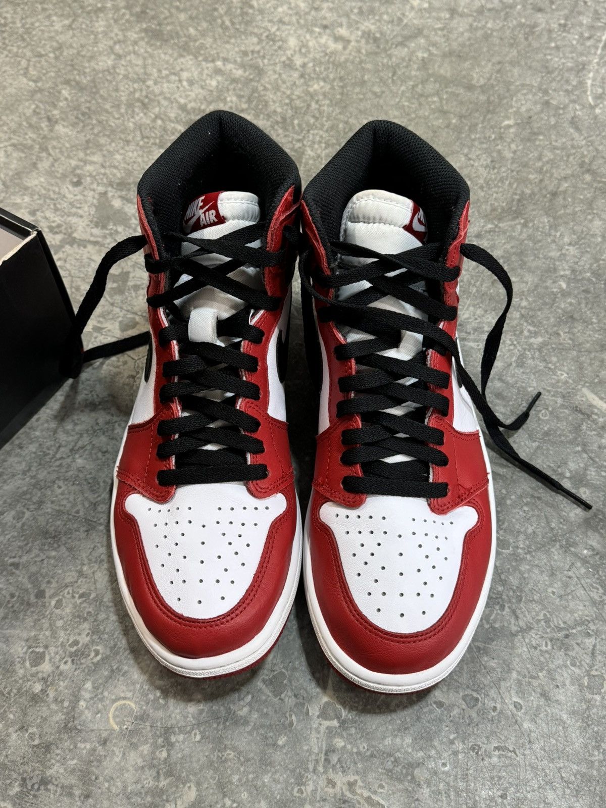 Jordan Brand × Nike Jordan 1 Chicago Size US 10.5 / EU 43-44 - 3 Thumbnail