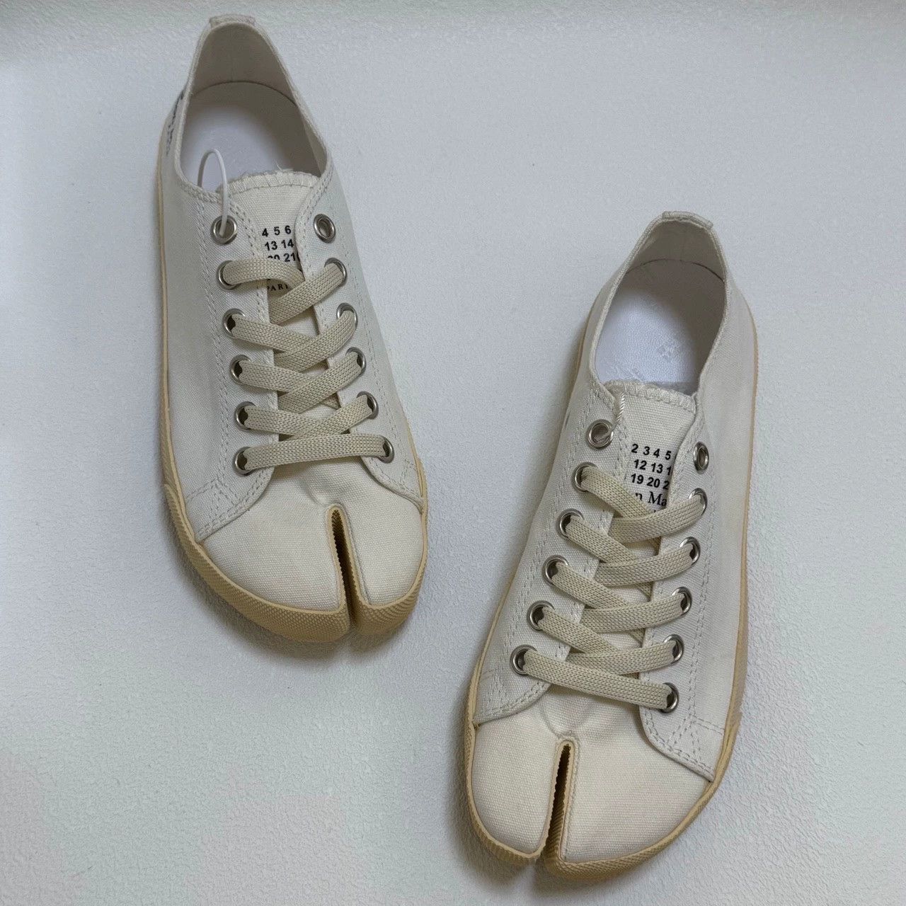 Maison Margiela Maison Margiela versatile low-top stylish sneakers Size US 7.5 / IT 37.5 - 4 Thumbnail