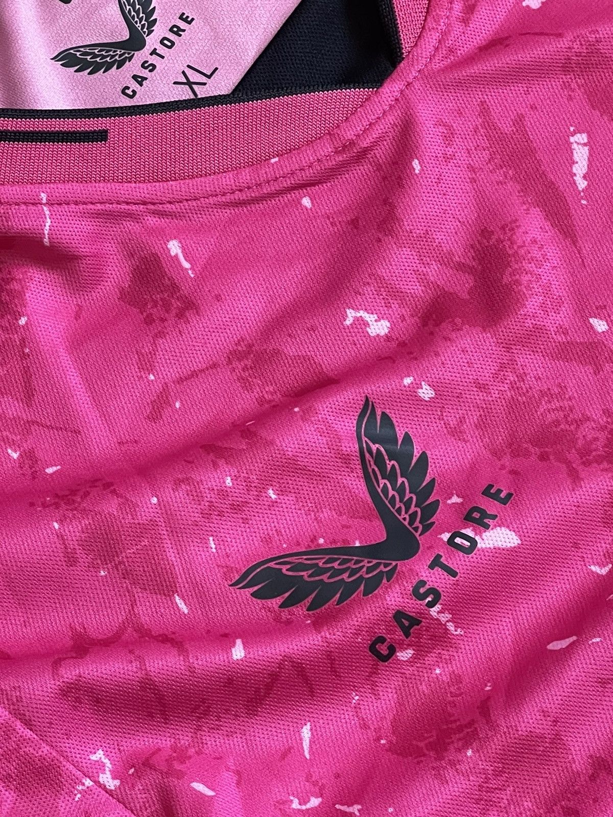 Other Castore Wolves pink long sleeve soccer jersey Size US M / EU 48-50 / 2 - 6 Thumbnail