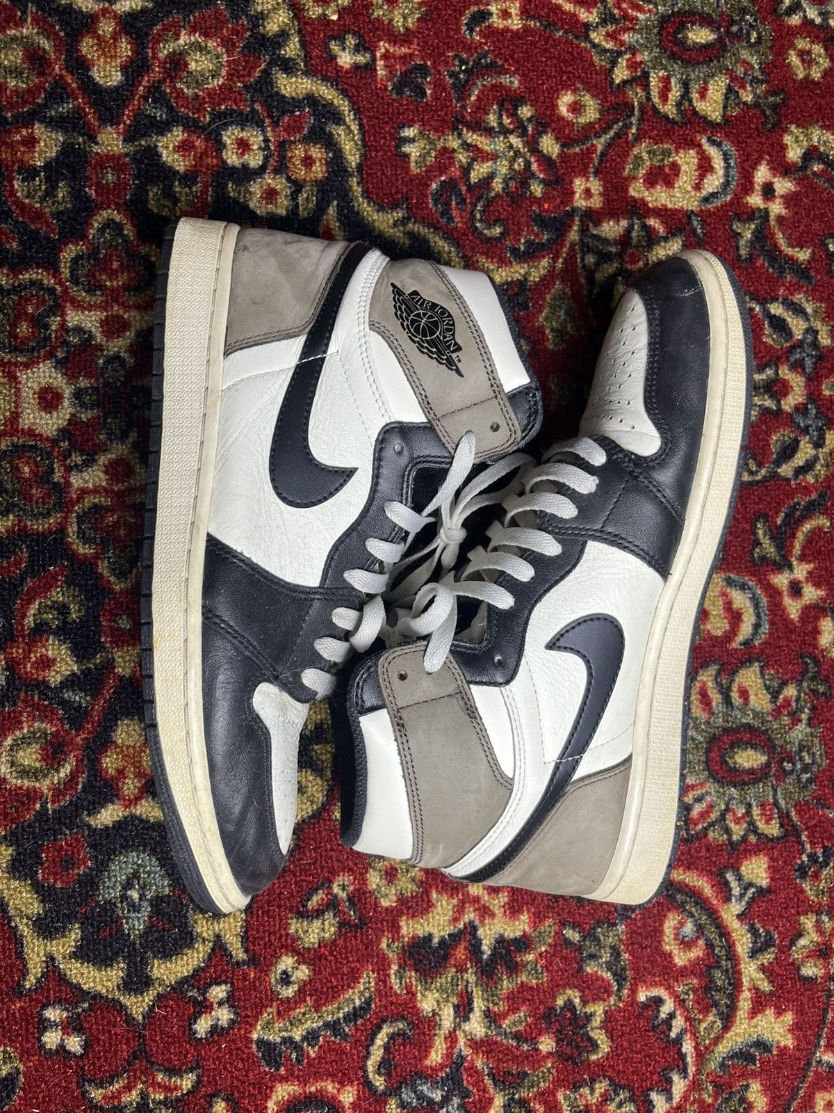 Nike Jordan 1 High Mochas Size US 11 / EU 44 - 1 Thumbnail