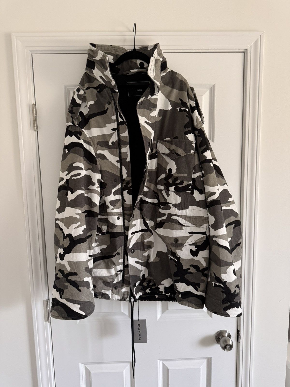 Balenciaga Fall 2021 Off-Shoulder Camo Military Parka Size US XS / EU 42 / 0 - 1 Thumbnail