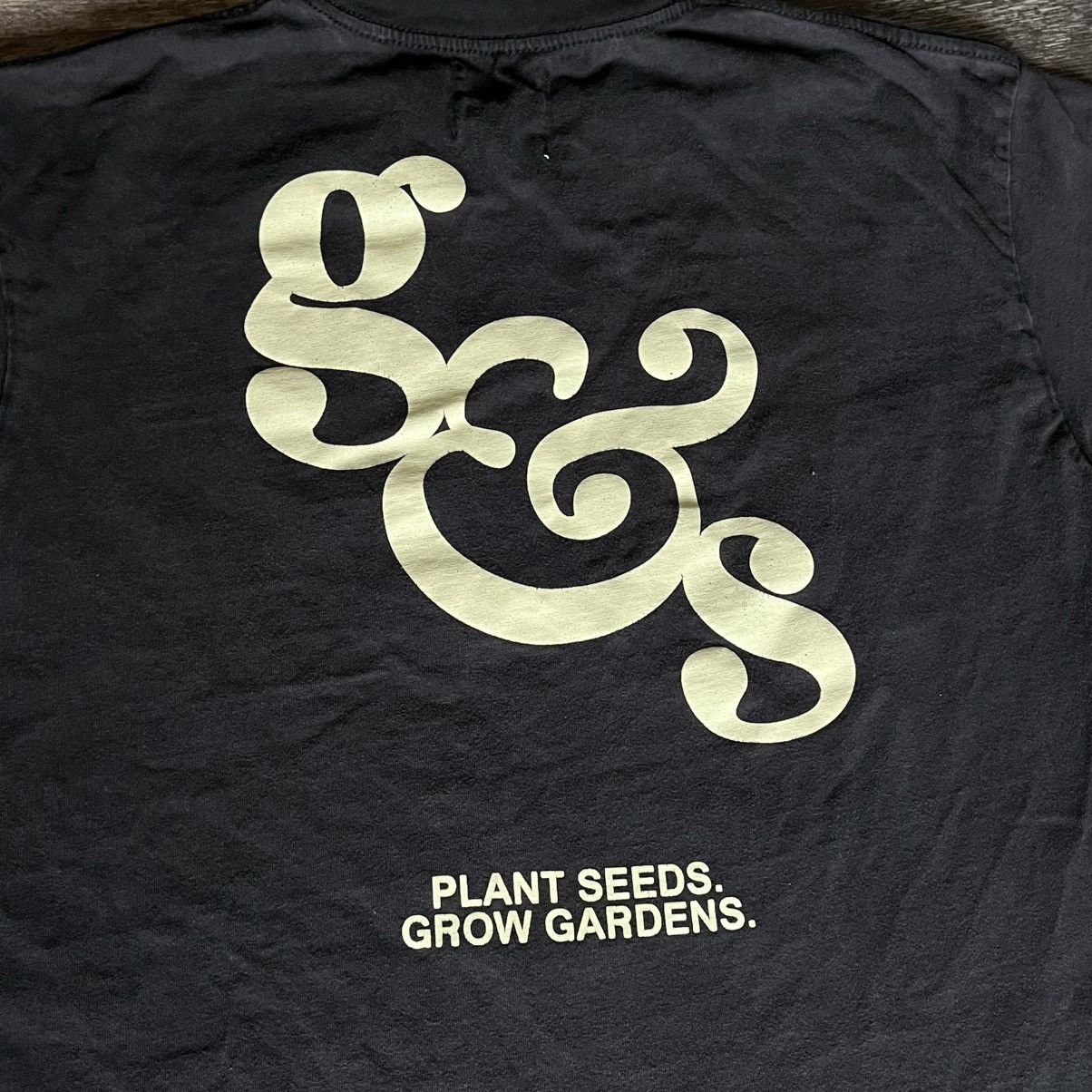 Vintage Gardens & Seeds Co-Op Mission Plant Grow Graphic Logo Tee Size US M / EU 48-50 / 2 - 4 Thumbnail