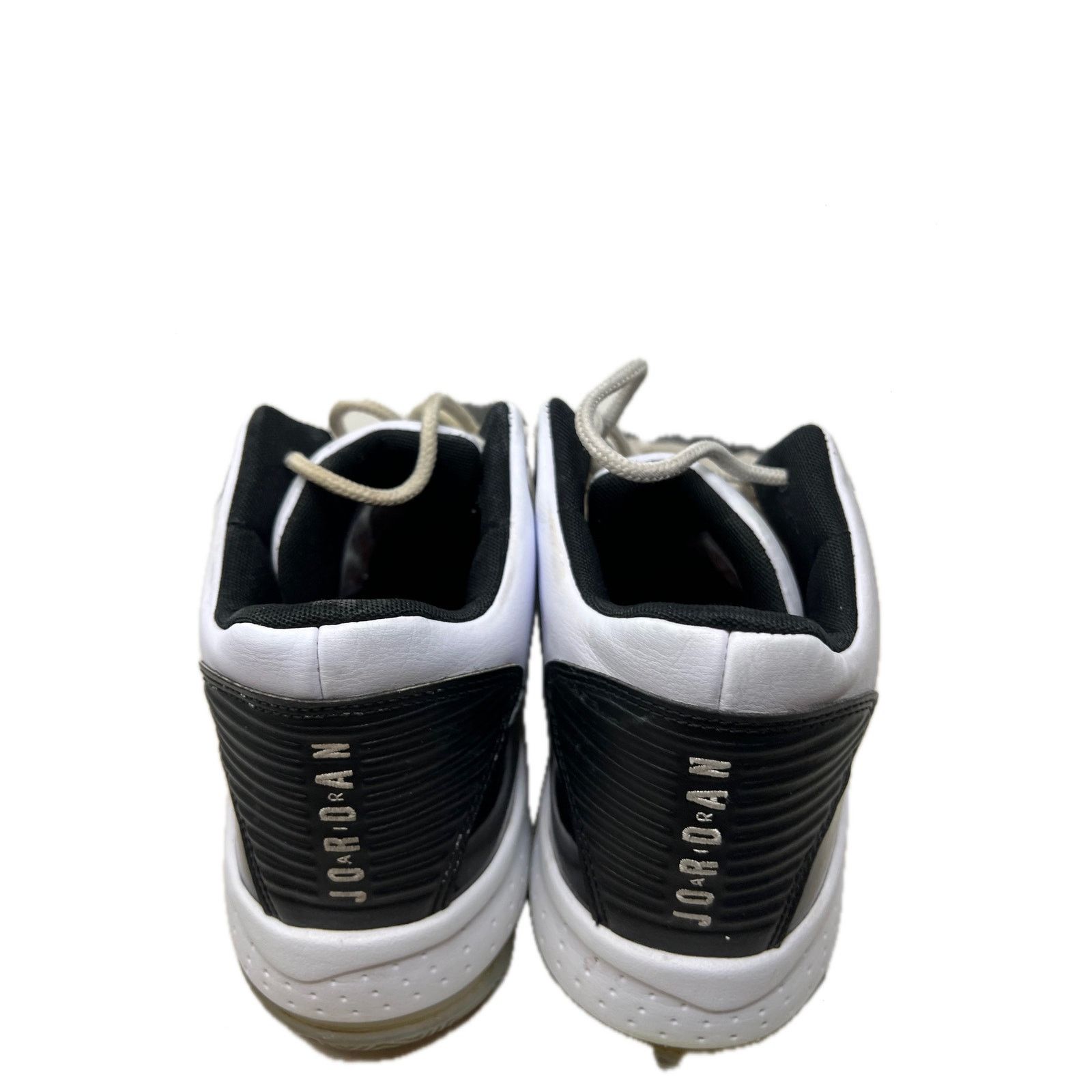 Nike Nike Jordan Max Aura 2 White Black Gym Red Mens 10.5 Size US 10.5 / EU 43-44 - 5 Thumbnail