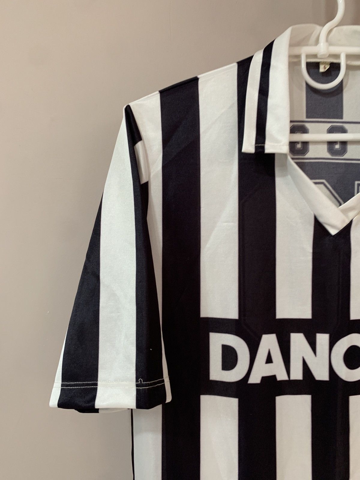 Vintage Juventus Vintage Football Shirt Retro Soccer BAGGIO #10 Size US S / EU 44-46 / 1 - 3 Thumbnail