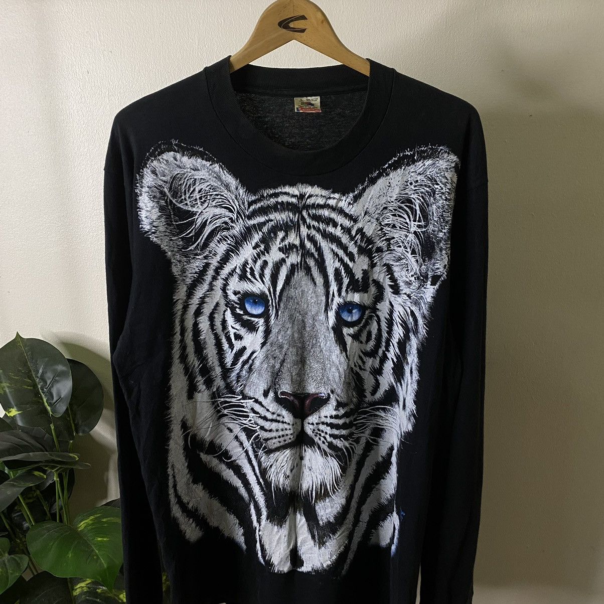 Vintage Vintage 1990s White Tiger Big Graphic LS Tee Size US L / EU 52-54 / 3 - 2 Thumbnail