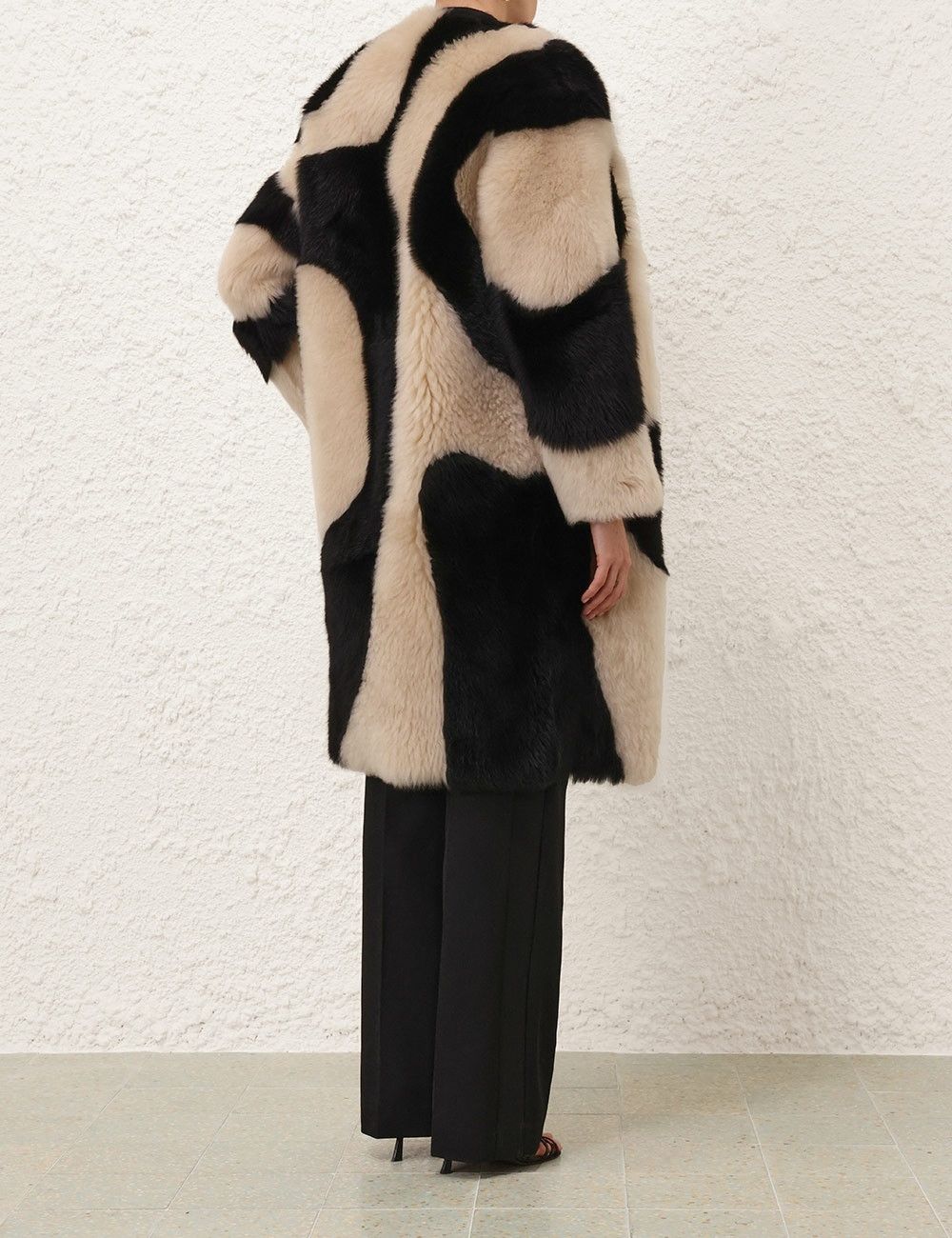 oc11z0725 Illustration Swirl Coat in Beige/Black