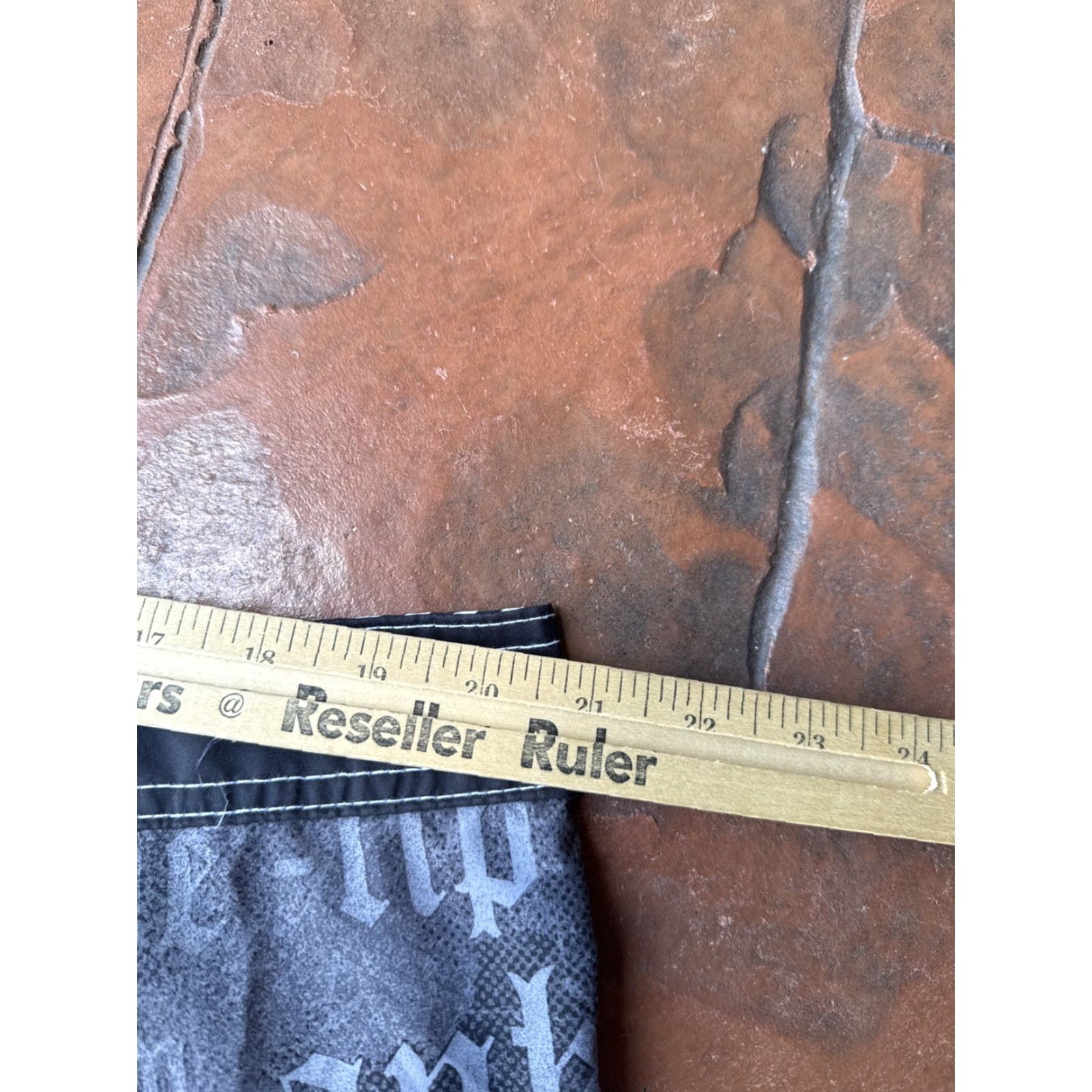 Joe Boxer VINTAGE Joe Boxer Board Shorts Swim Trunks Size 40 Black Skull Grunge Surfer Mens Size US 40 / EU 56 - 5 Thumbnail