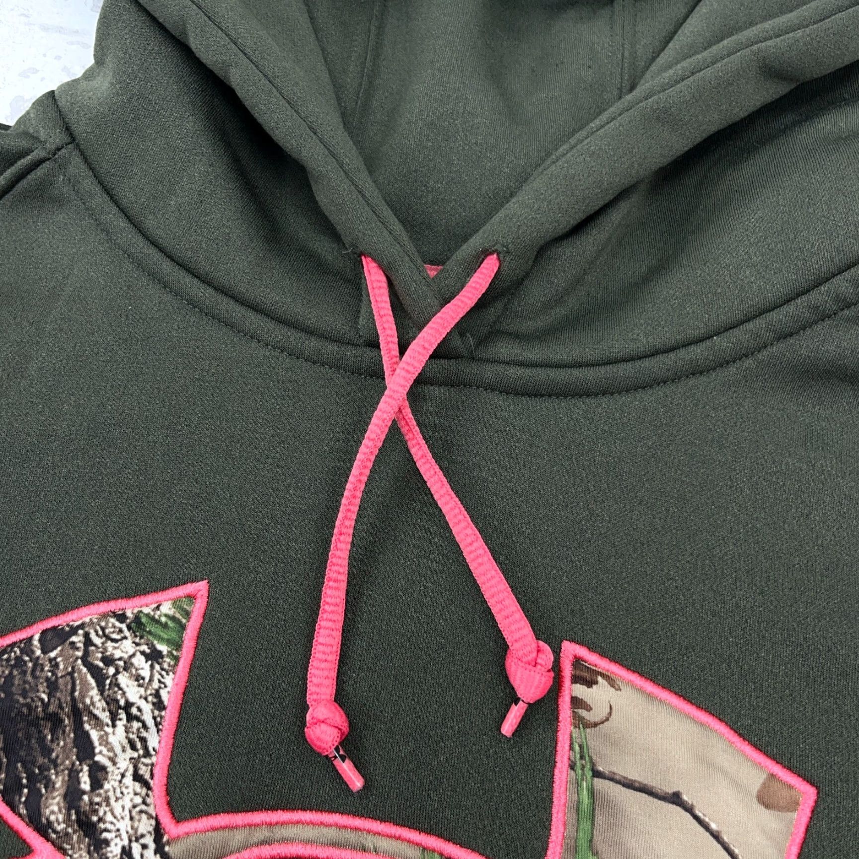Under Armour Under Armour Hoodie Women M Green Pink Camo Logo Semi Fitted Pullover Sweatshirt Size M / US 6-8 / IT 42-44 - 4 Thumbnail