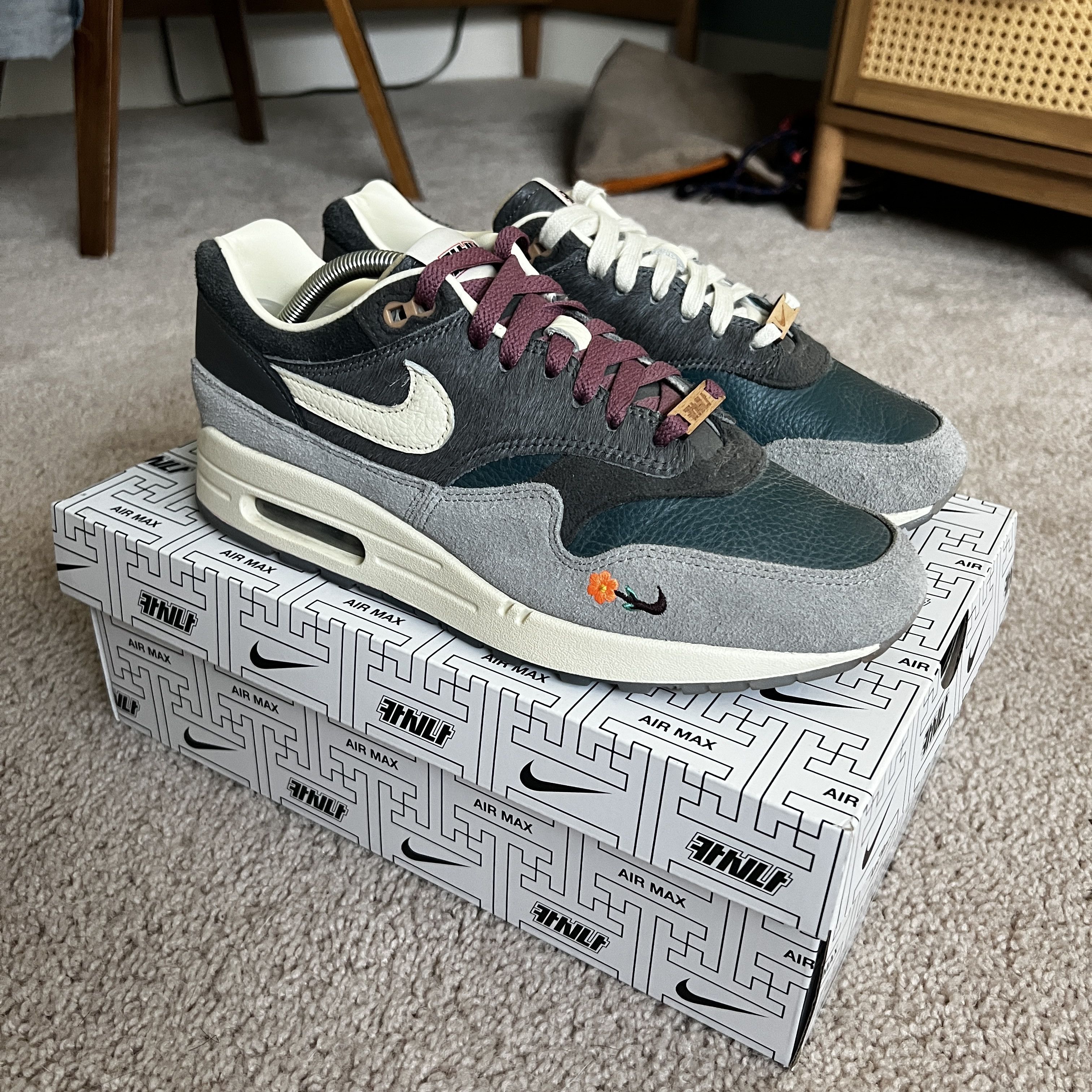 Nike Kasina x Nike Air Max 1 SP "Won-Ang" Size US 9.5 / EU 42-43 - 2 Thumbnail