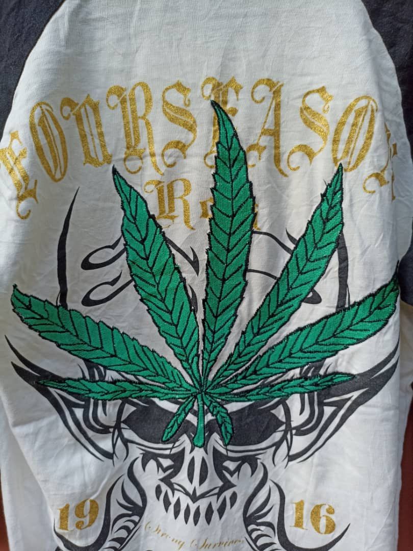 In The Attic In The Attic 3quarter With Big Marijuana Size M / US 6-8 / IT 42-44 - 9 Thumbnail