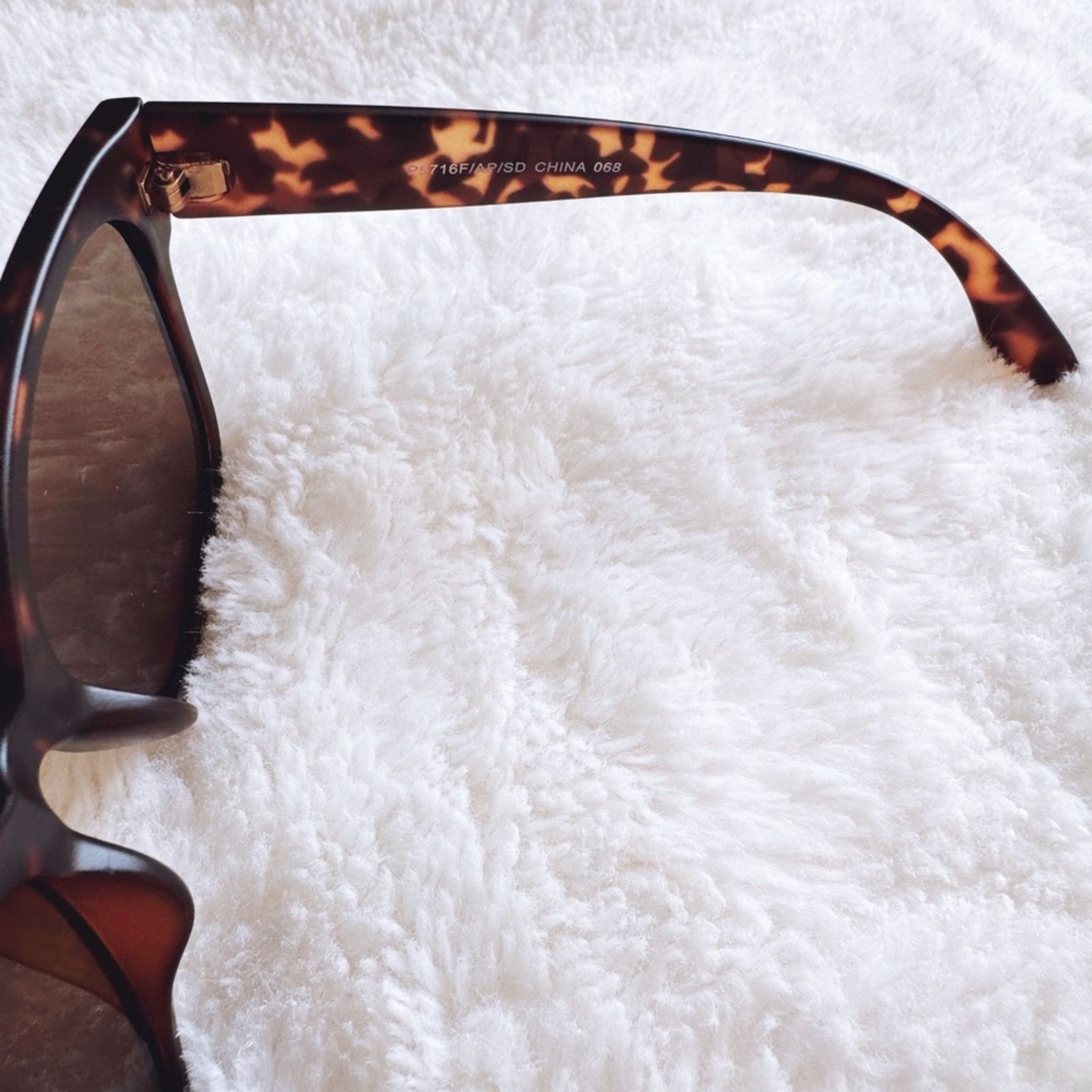 Other Julia Dark Tortoise Brown Square Sunglasses Size ONE SIZE - 6 Thumbnail