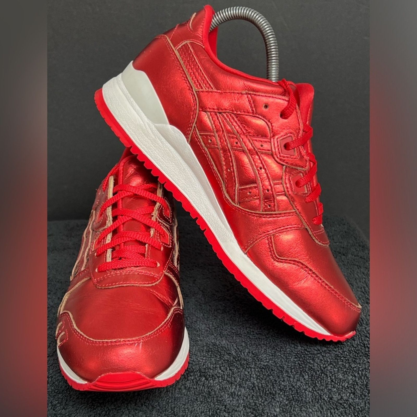 Asics Womens Asics Gel Lyte III Metallic Shoes WORN ONCE CHRISTMAS Size US 7.5 / IT 37.5 - 2 Thumbnail