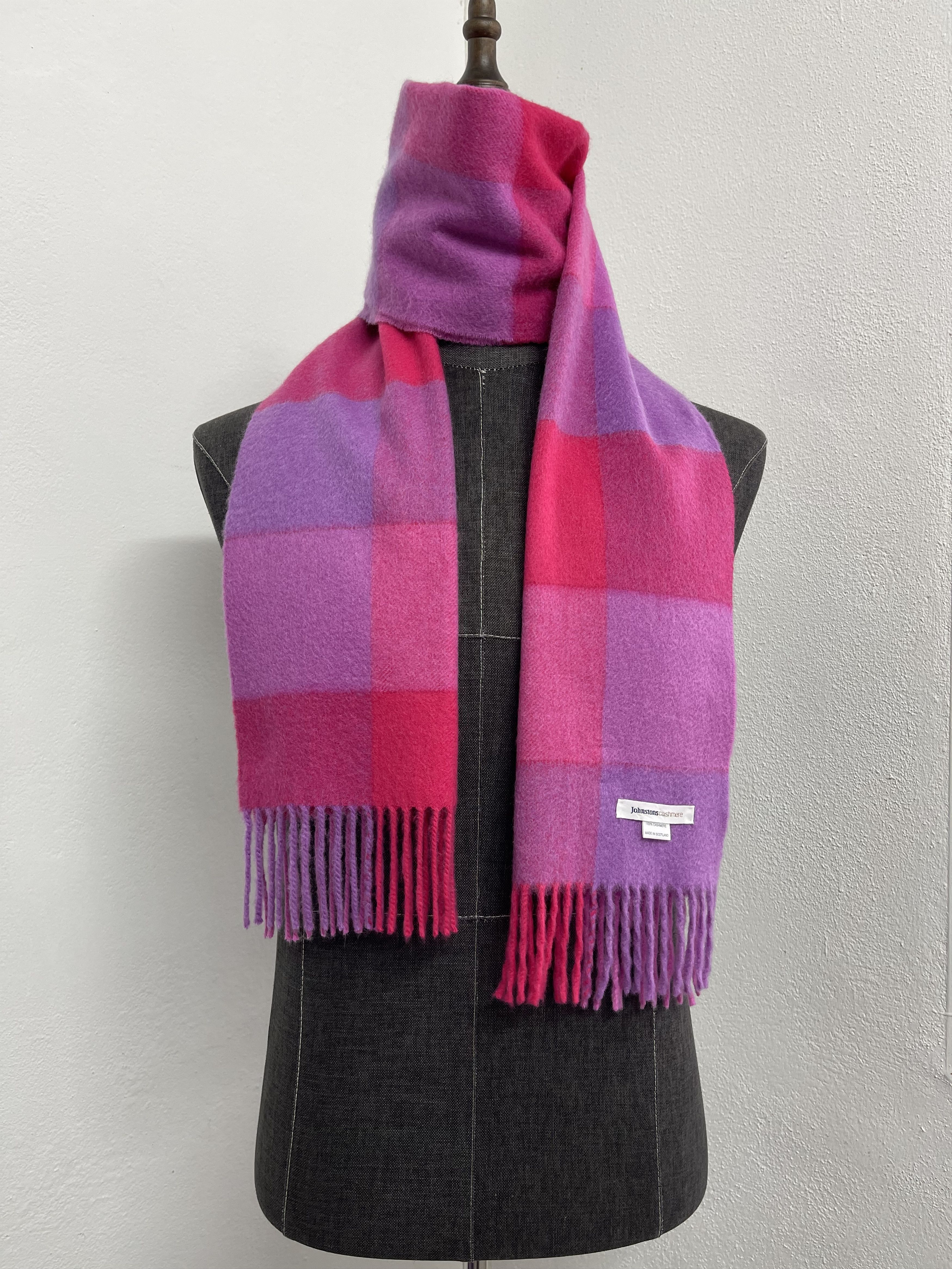 Johnstons Of Elgin Johnstons Of Elgin Cashmere Scarf / Muffler - 6242 Size ONE SIZE - 1 Thumbnail