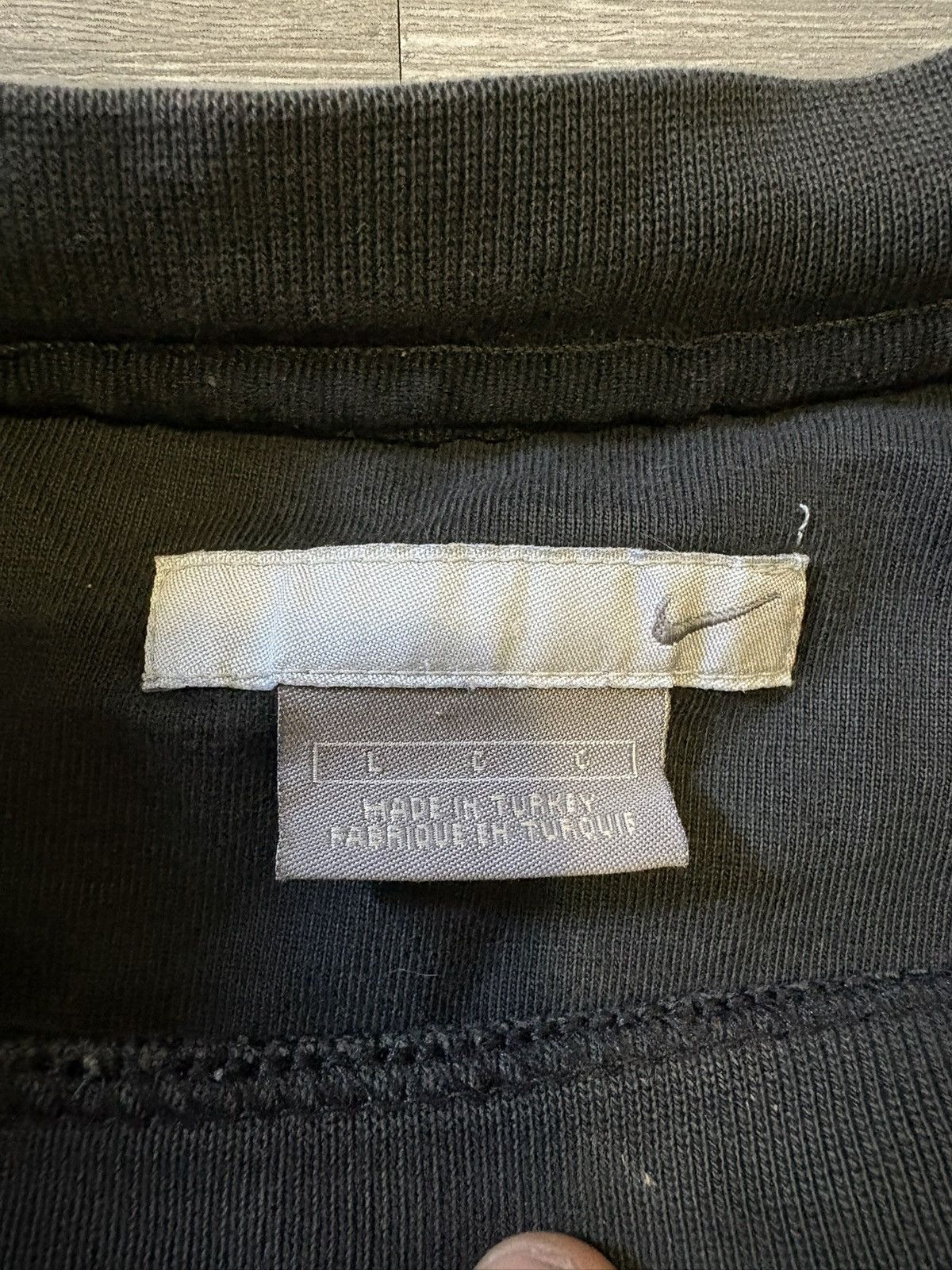 Nike vintage nike crewneck / size L - black Size US L / EU 52-54 / 3 - 4 Thumbnail