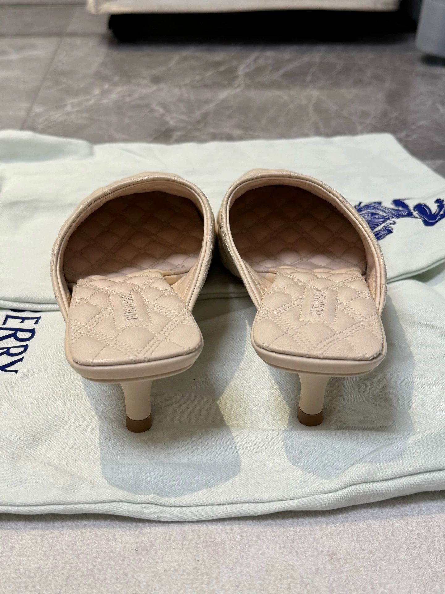 Burberry Burberry Lambskin Mule 38 Ivory Silent Low Heel Size US 7.5 / IT 37.5 - 4 Thumbnail
