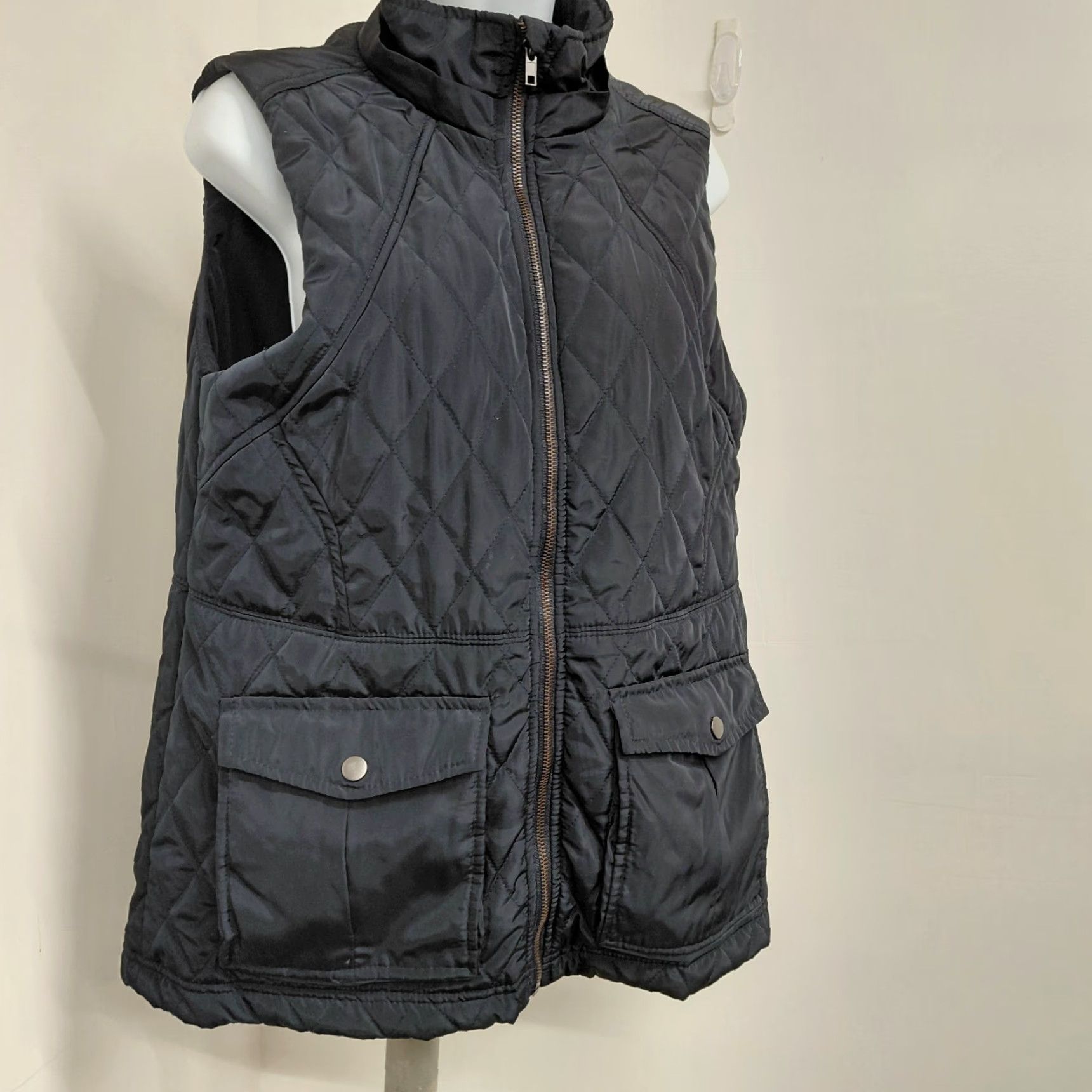 Vintage Thread & Supply Black Quilted Vest Women’s Size Large Full Zip Pockets Vest Quilted Black L Women Mens? Size L / US 10 / IT 46 - 3 Thumbnail
