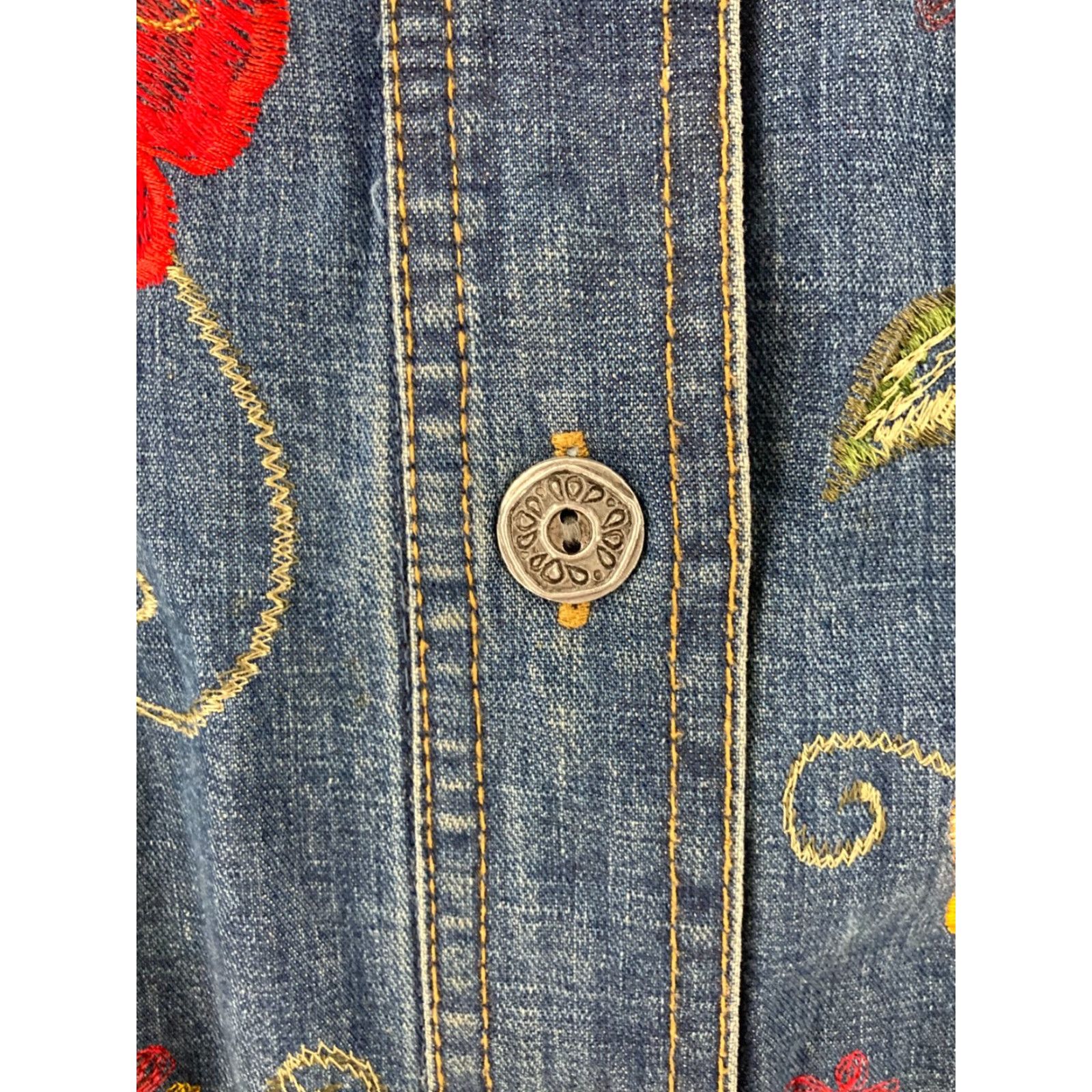 Vintage CHICOS Denim Shirt Floral Embroidered Button Front Blue, Cotton, Long Sleeve, Collared, Casual Womens, Size 0, Regular Fit, Blue Denim Shirt Women Size XS / US 0-2 / IT 36-38 - 6 Thumbnail