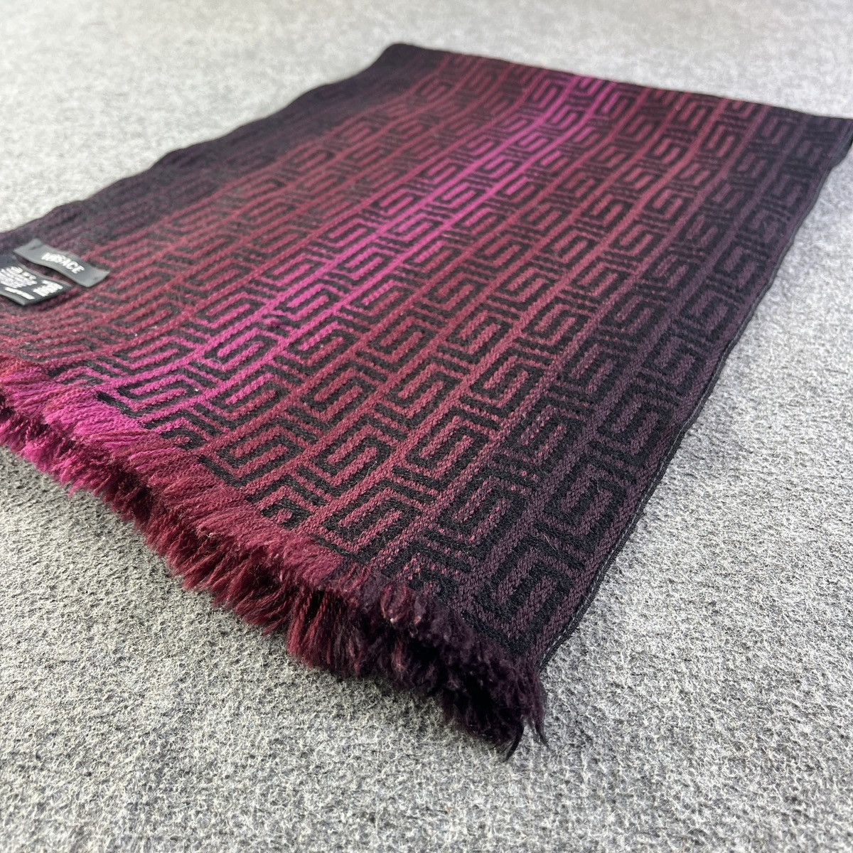 Versace Versace Scarf / Muffler / Neckwear T1158 Size ONE SIZE - 4 Thumbnail