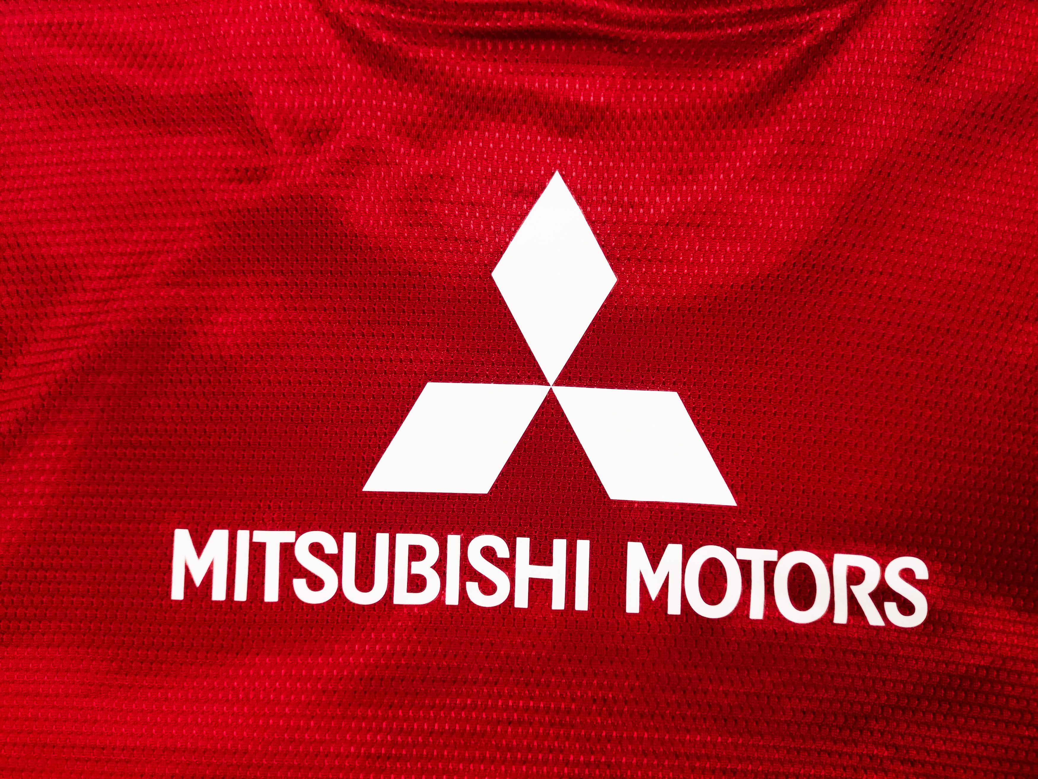 Nike Urawa Red Diamonds 2013 Nike Home Shirt Kit Jersey Japan Size US XL / EU 56 / 4 - 16 Thumbnail