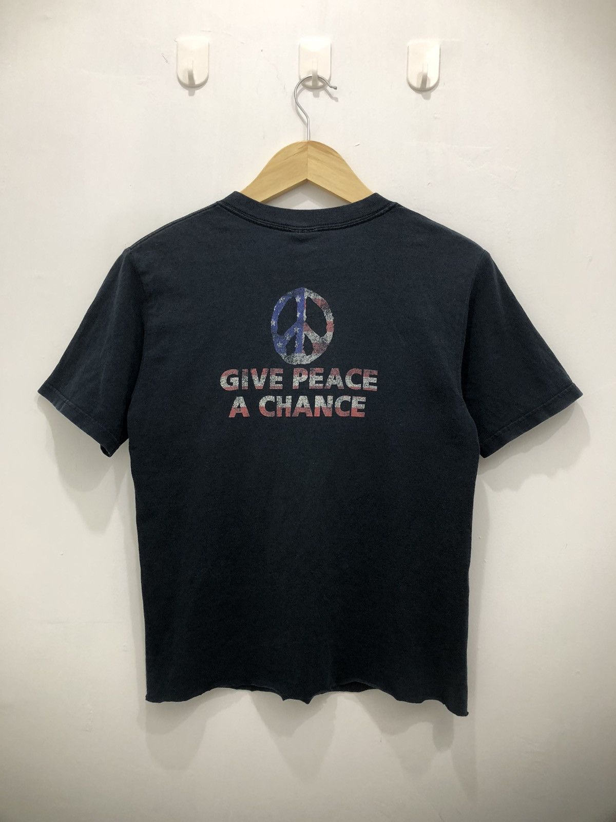 Band Tees John Lennon ©️2004 Yoko Ono Lennon Give Peace A Chance Size US S / EU 44-46 / 1 - 7 Thumbnail