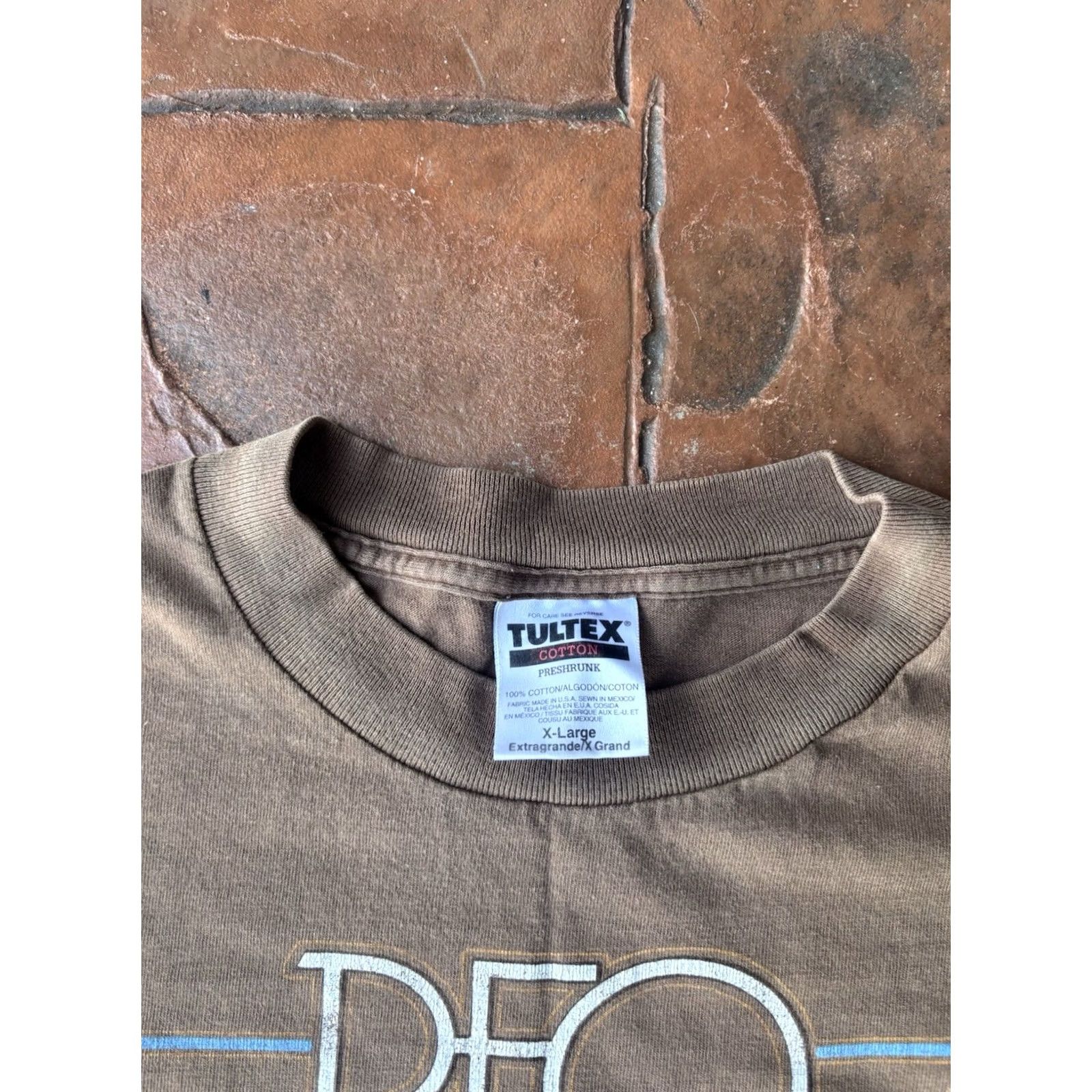 Tultex VINTAGE REO Speedwagon Tour 25 Year Anniversary T-Shirt XL Mens Brown Cotton Short Sleeve Crew Neck Size US XL / EU 56 / 4 - 2 Thumbnail