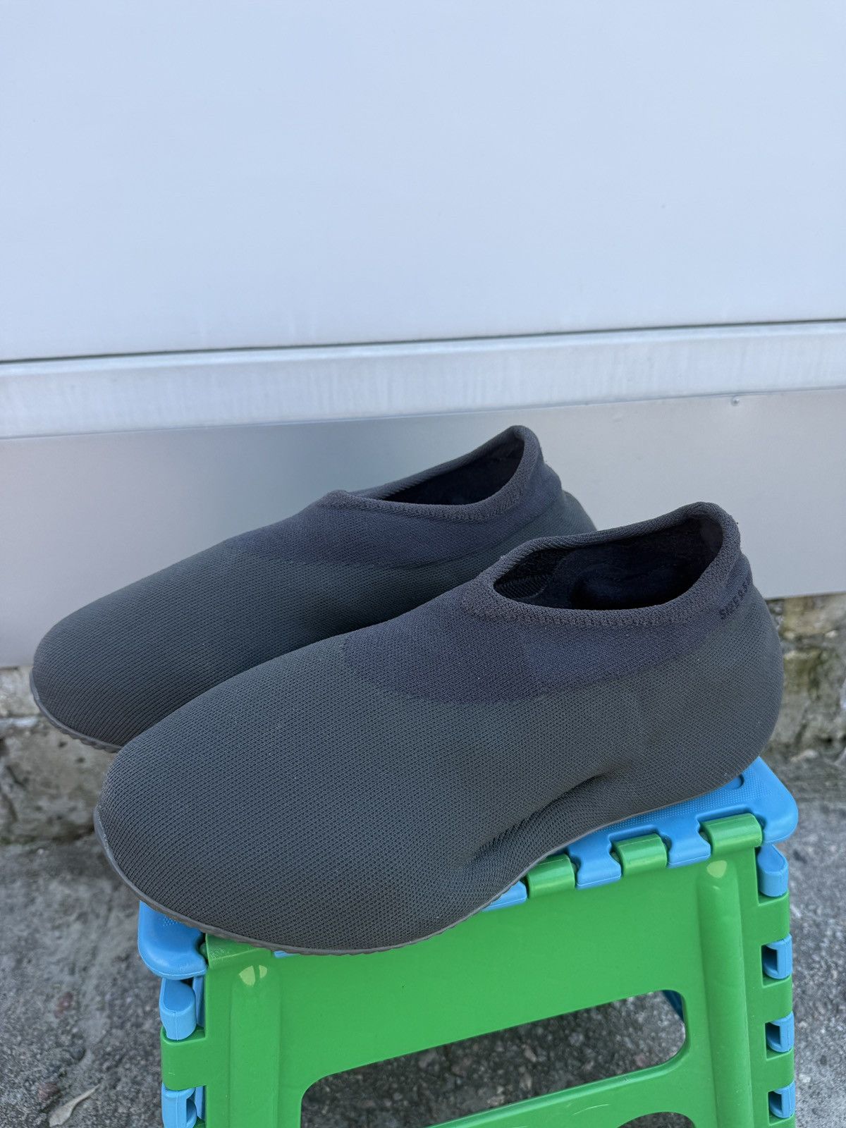 Yeezy Aidas Yezzy Knit Runner Sneaker Size US 9.5 / EU 42-43 - 1 Thumbnail