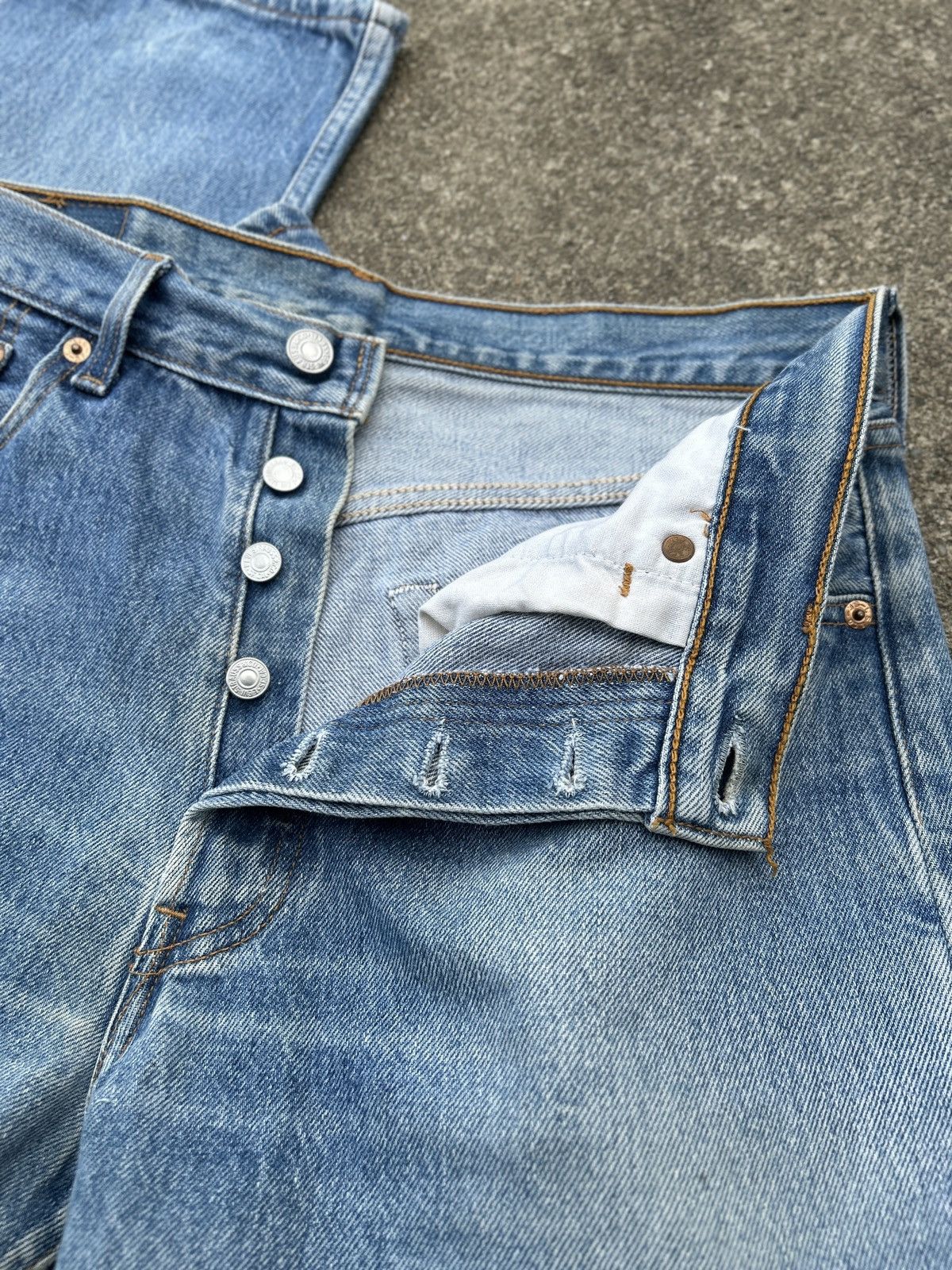 Levi's × Vintage Vintage Levi’s 501 red tap made in USA Size US 33 - 7 Thumbnail