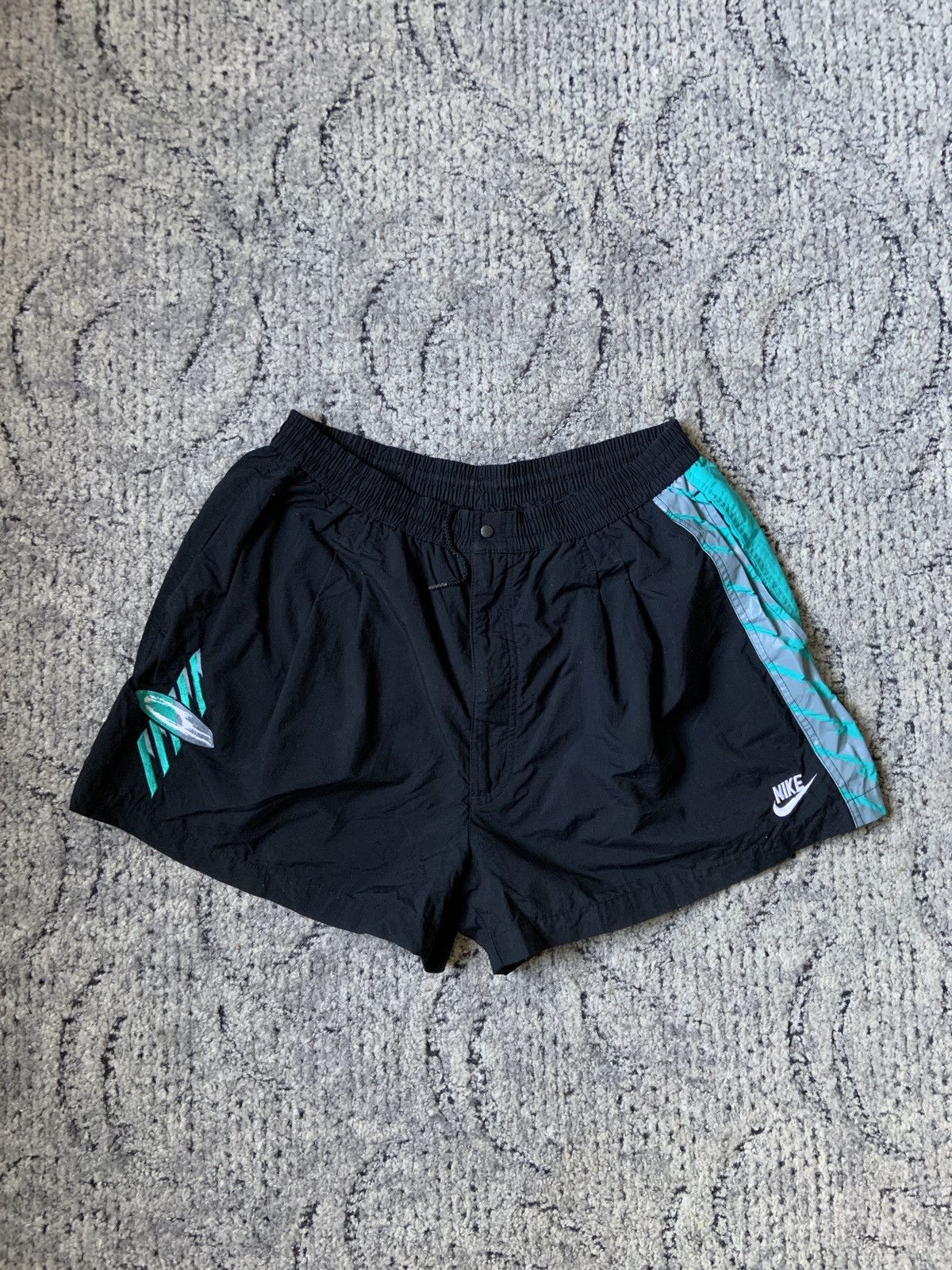 Kith × Nike KITH NIKE LEBRON. Cloak Shorts. Black size XL