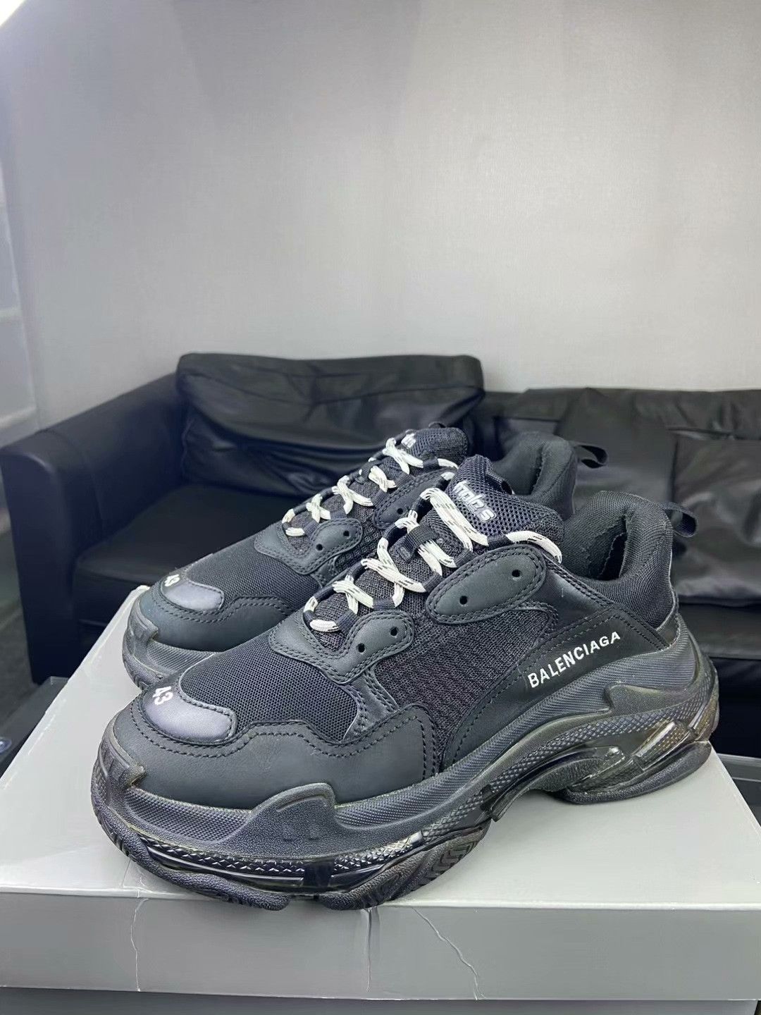 Balenciaga Balenciaga Distressed Black Lowtop Sneakers 10 Men Size US 10 / EU 43 - 1 Thumbnail