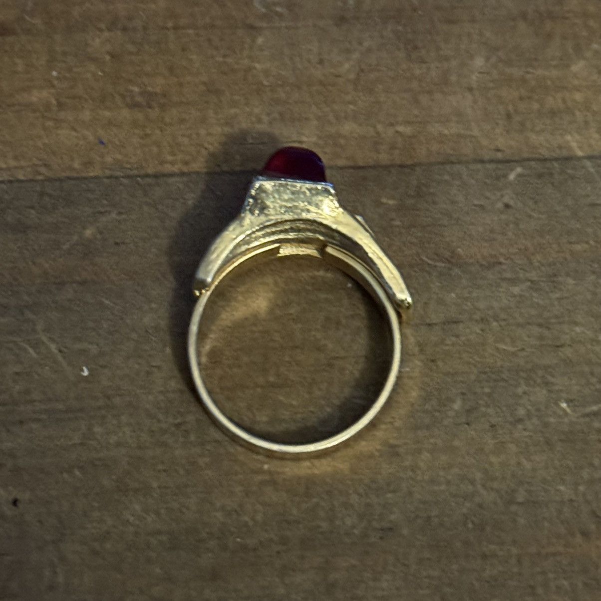 Vintage Vintage gold tone red pyramid stone ribbed ring Size ONE SIZE - 4 Thumbnail