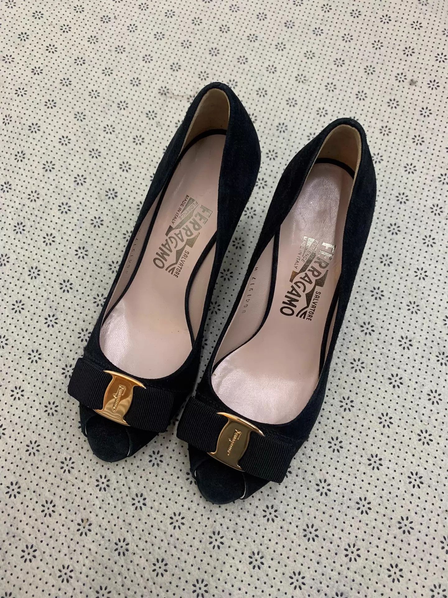 Salvatore Ferragamo SF black open toe bow heels 5 new Size US 5 / IT 35 - 1 Thumbnail