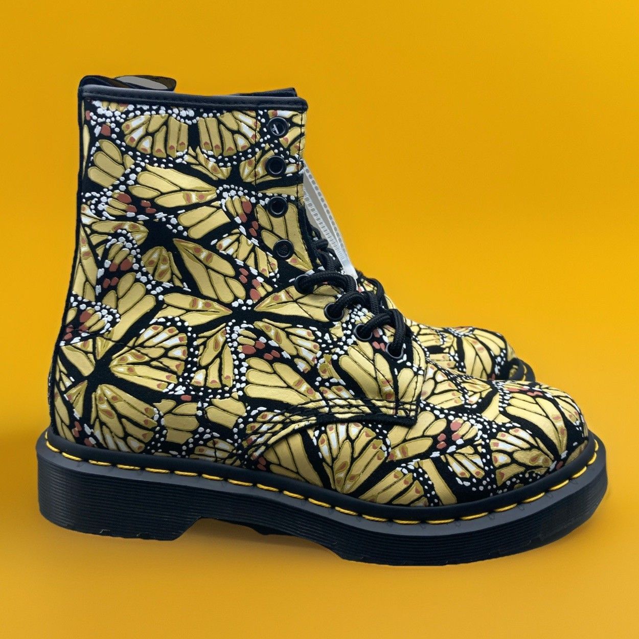 Dr. Martens NWOT Dr. Martens 1460 8-Eye Butterfly Boots Women's Size 7 Size US 7 / IT 37 - 3 Thumbnail