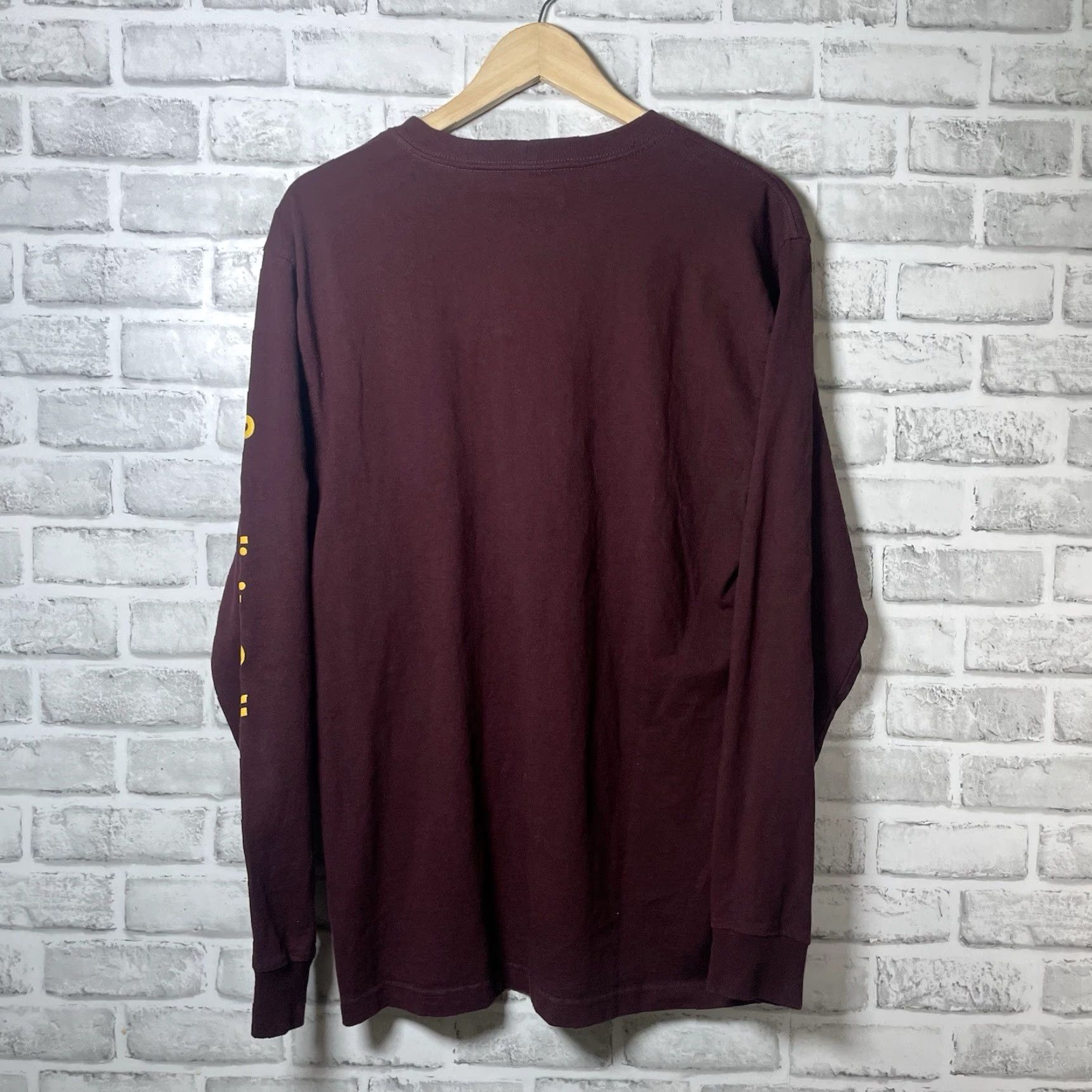 Carhartt VINTAGE Carhartt Loose Fit T-Shirt Maroon Long Sleeve Mens Size S Red Serendipity Cellars Size US S / EU 44-46 / 1 - 5 Thumbnail