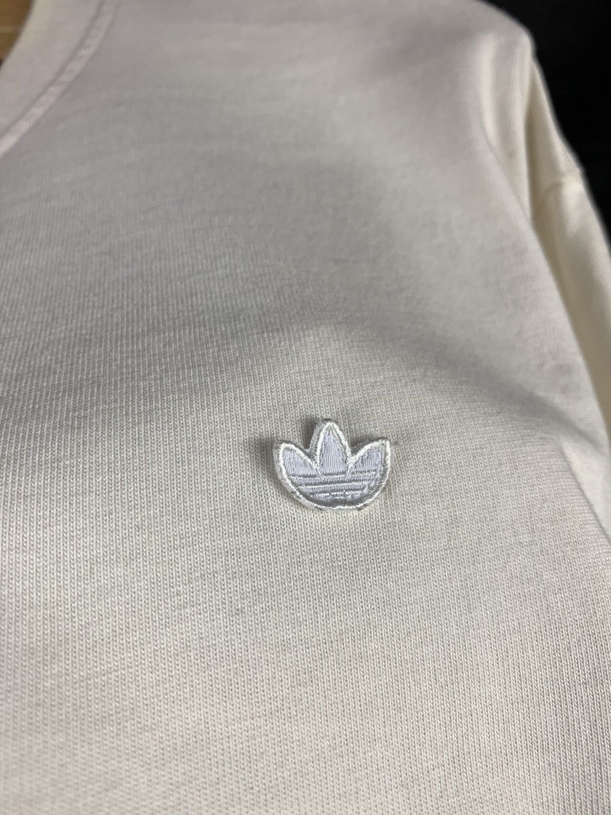 Adidas Steals! Adidas Trefoil Mini Logo Essentials Tee Size US L / EU 52-54 / 3 - 3 Thumbnail