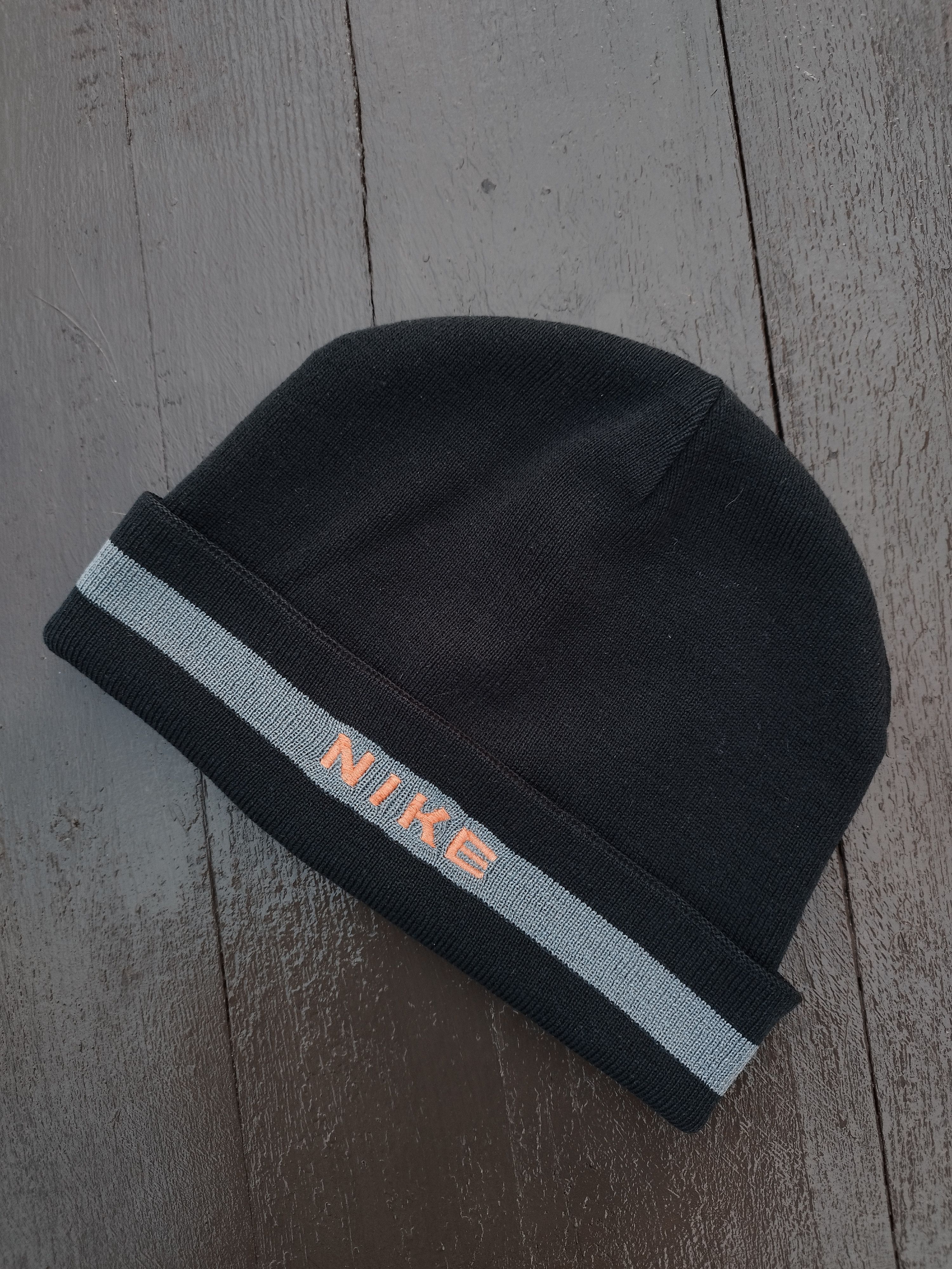 Nike VINTAGE Nike Reversible Beanie Hat | Black & Gray Y2K Size ONE SIZE - 1 Thumbnail