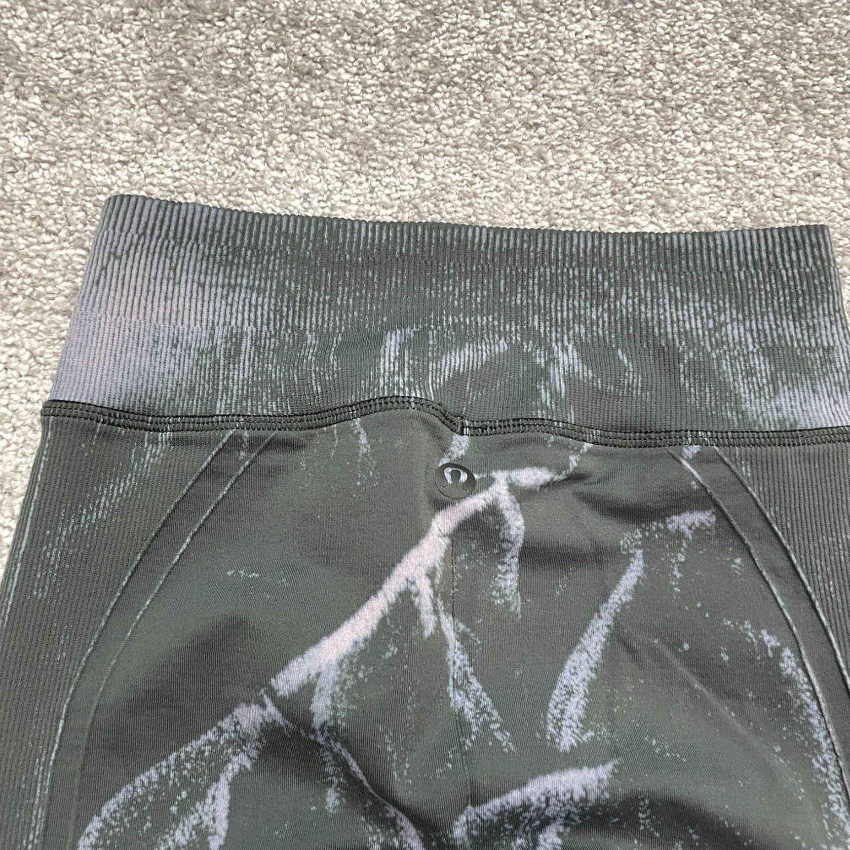 Lululemon Lululemon Ebb To Street Tight Leggings Womens 4 Tie-Dye 20x26 Black Compression Knit Activewear Shoes? Size 27" / US 4 / IT 40 - 4 Thumbnail
