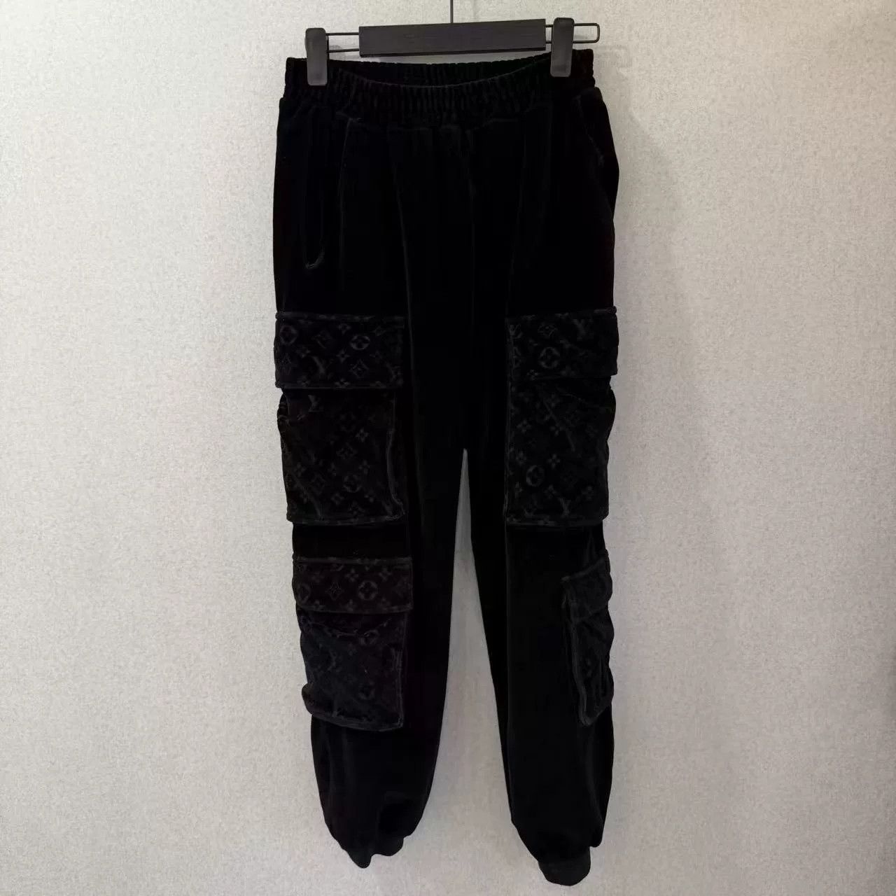 Louis Vuitton Louis Vuitton Cargo Sweatpants 24 Women Size 24" / US 00 / IT 34 - 1 Thumbnail
