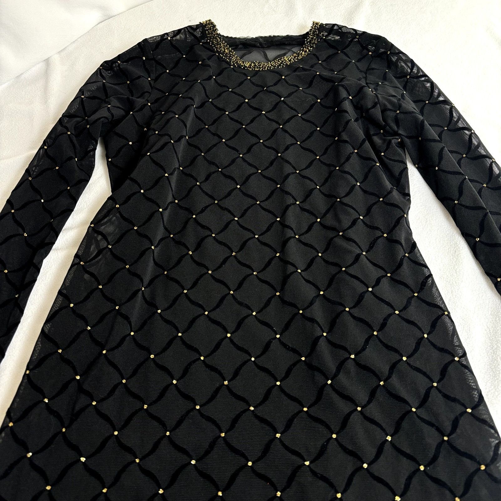 Nissan Nissa Black Long Sleeve Diamond Pattern, Gold Beaded Necklin Size M / US 6-8 / IT 42-44 - 1 Thumbnail