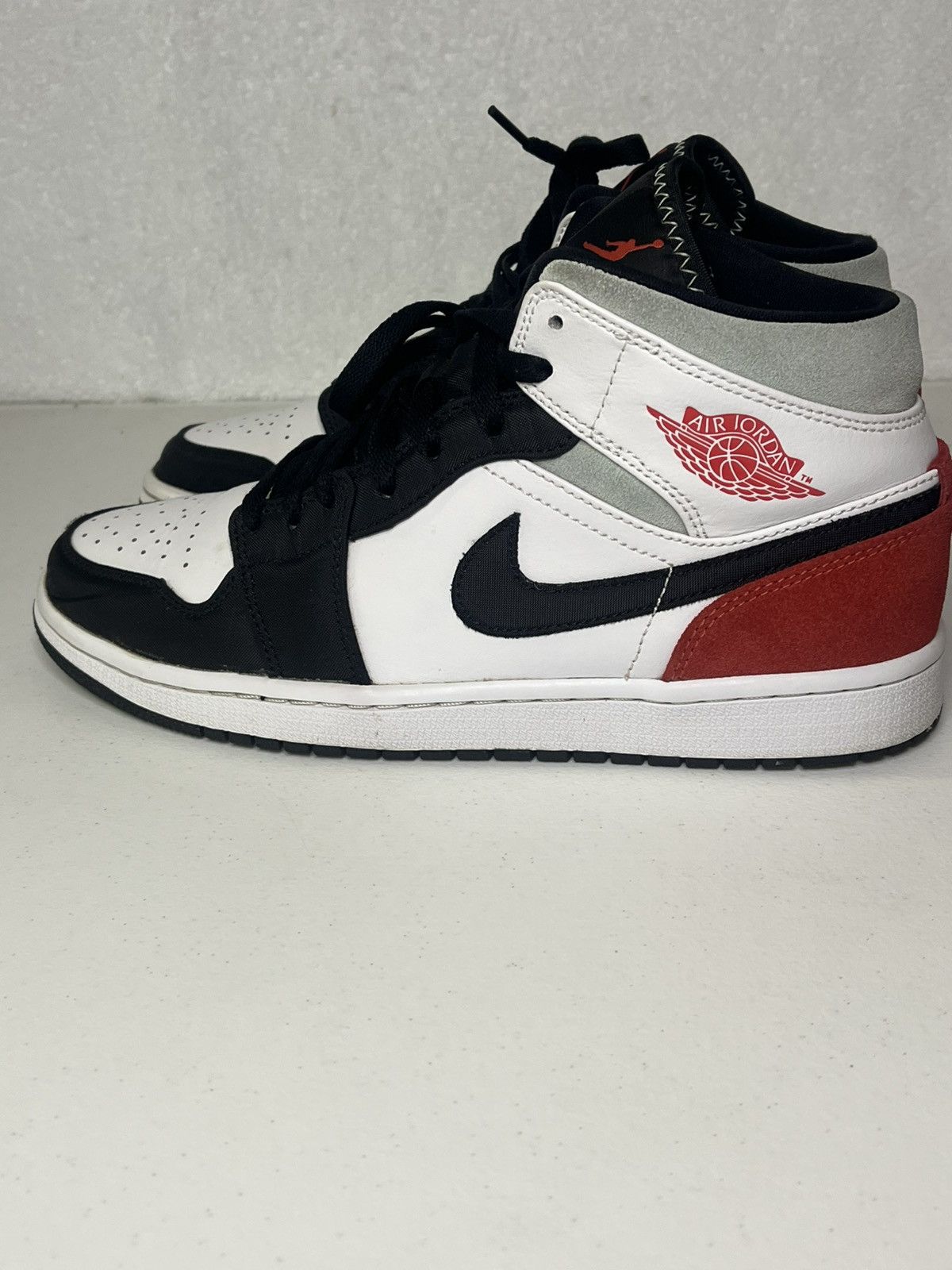 Jordan Brand × Nike Nike Air Jordan 1 Mid SE Red Black Toe Size 8.5 Size US 8.5 / EU 41-42 - 5 Thumbnail