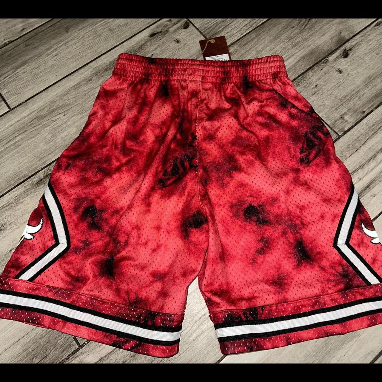 Mitchell & Ness Mitchell Ness Chicago Bulls 95e5 Size US 34 / EU 50 - 3 Thumbnail