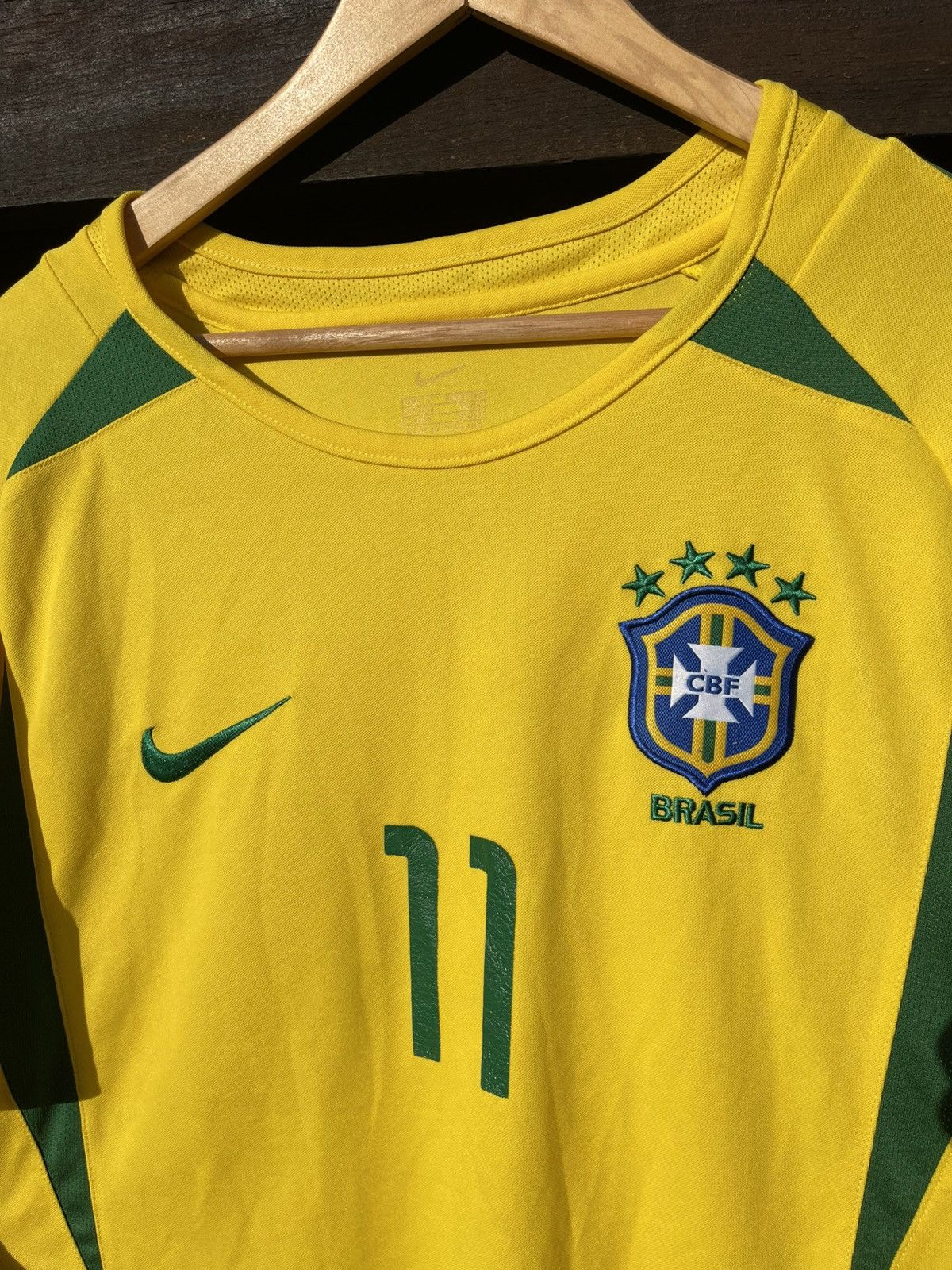Nike 2002 Nike Brazil #11 Ronaldinho soccer jersey vintage Size US L / EU 52-54 / 3 - 9 Thumbnail