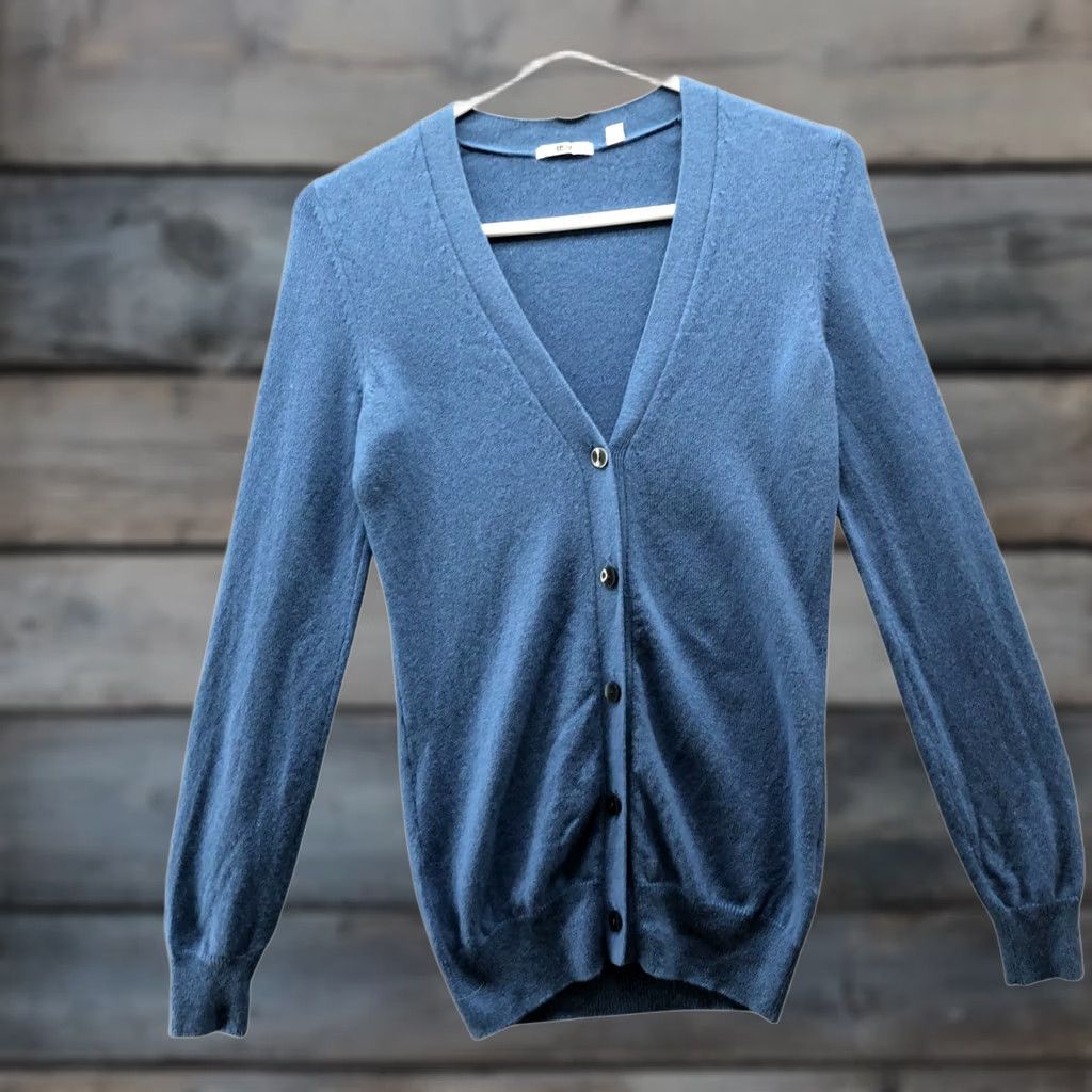 Uniqlo Uniqlo Cardigan Womens XS Blue V-Neck Button Front Lightweight Cashmere Size XS / US 0-2 / IT 36-38 - 1 Thumbnail