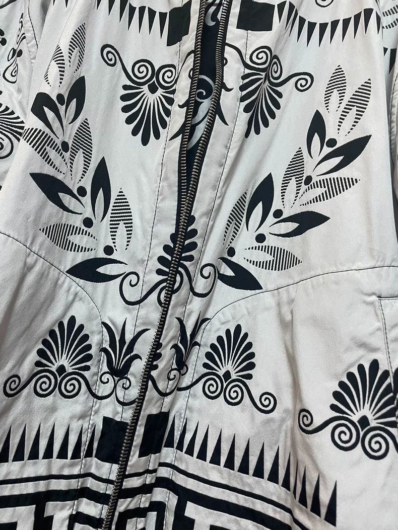 Versace Versace Patterned revealed jacket New Year's robe Size US M / EU 48-50 / 2 - 7 Thumbnail