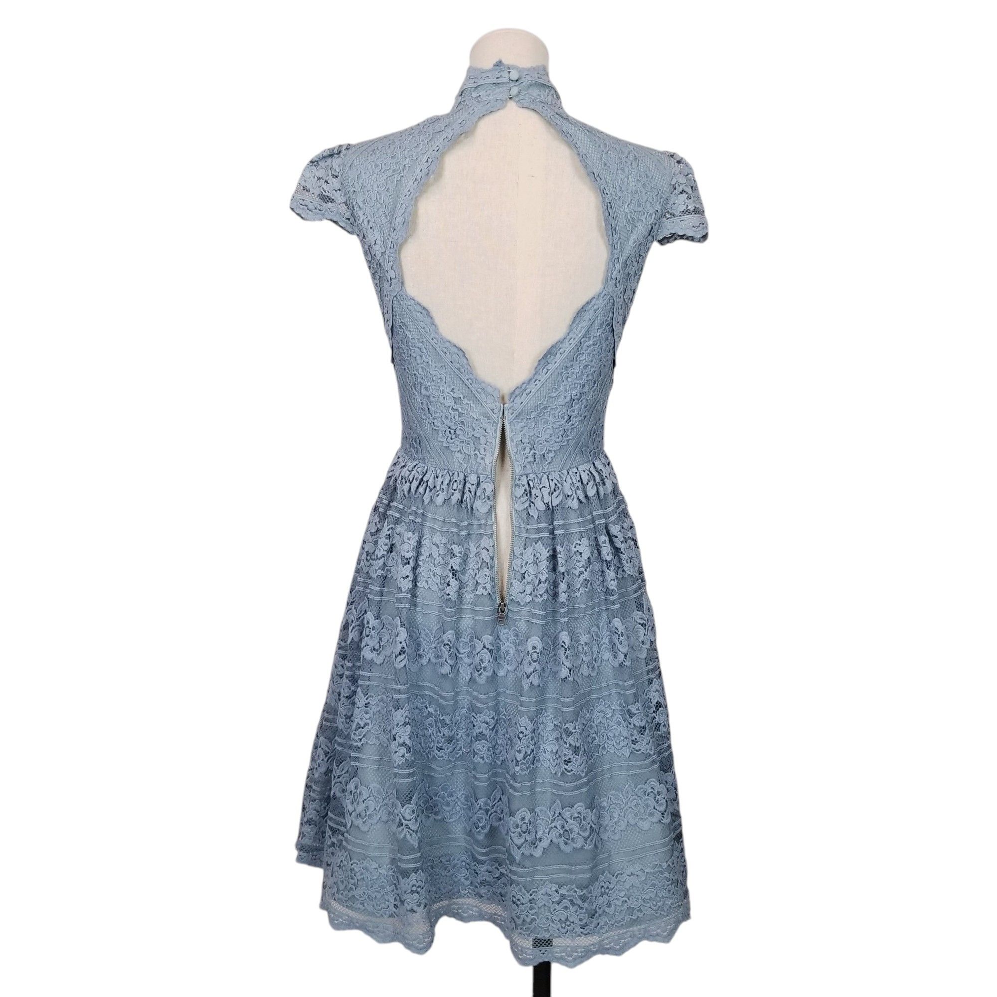 Alice + Olivia Maureen Lace Dress Size S / US 4 / IT 40 - 6 Thumbnail