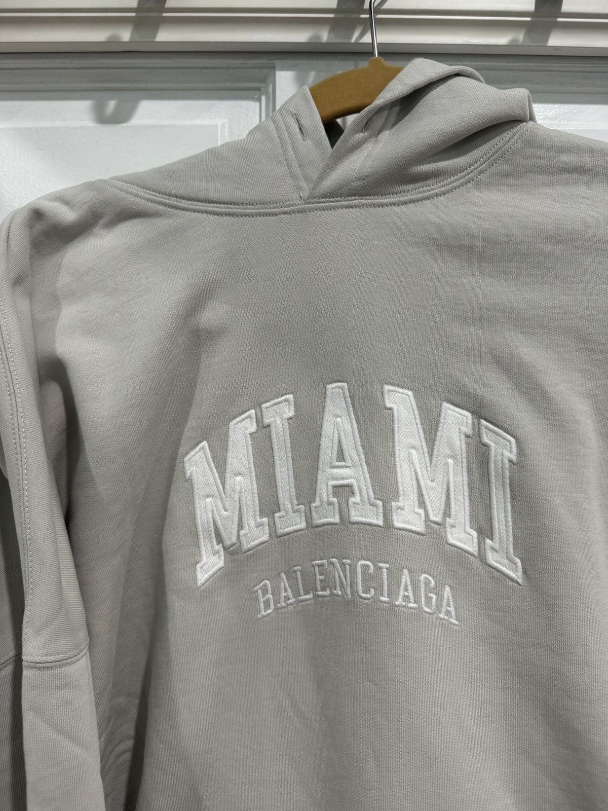 Balenciaga Balenciaga Wide Fit Miami Hoodie 'Shell White' Size US L / EU 52-54 / 3 - 2 Thumbnail