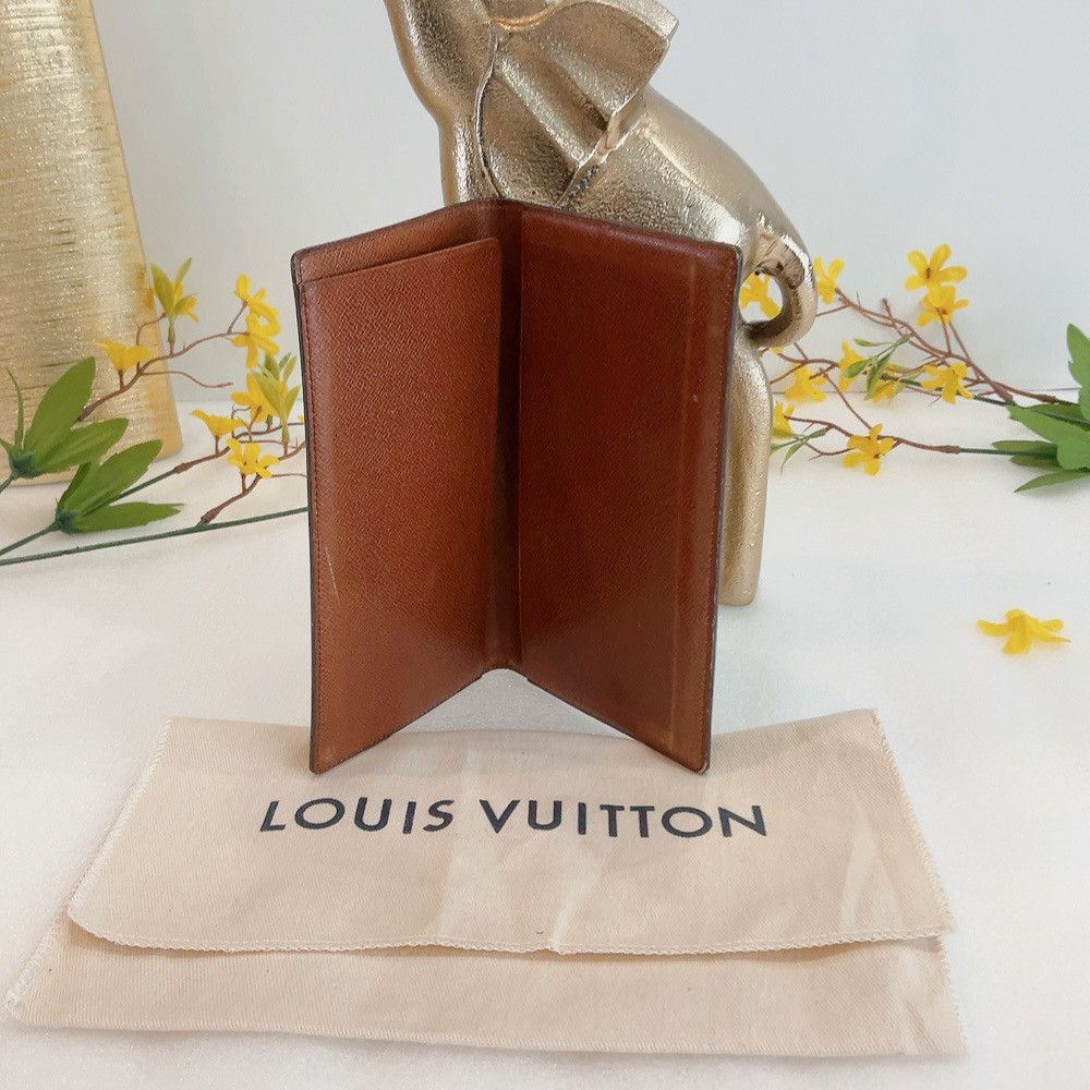 Louis Vuitton checkbook cover hotsell