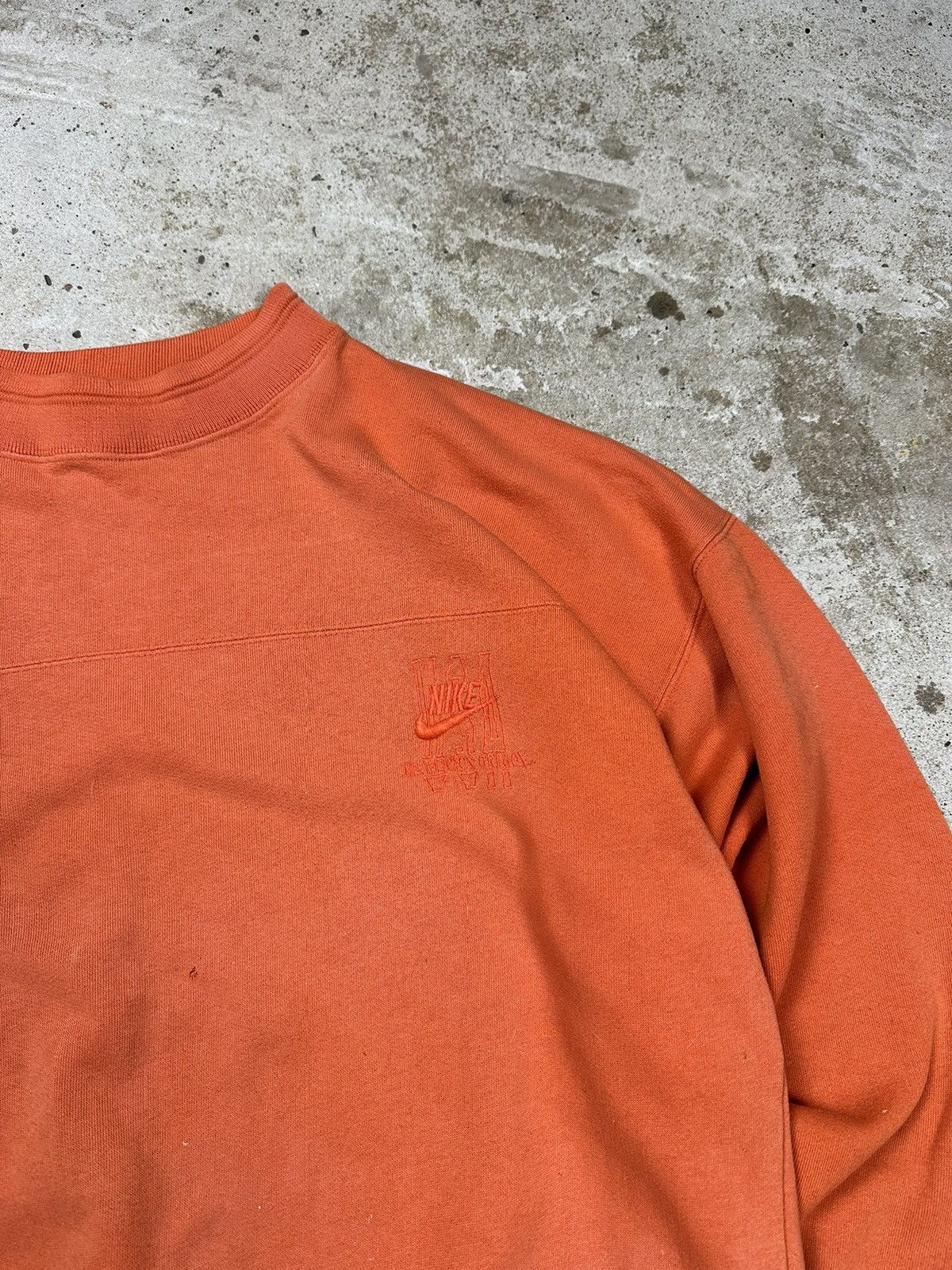 Nike × Vintage ‼️ Vintage 90s Nike Orange Distressed Crewneck Boxy Fit Size US M / EU 48-50 / 2 - 5 Thumbnail