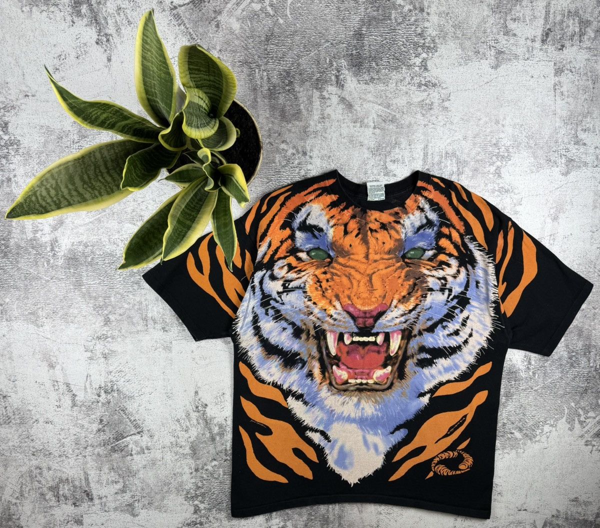 Liquid Blue Vintage Liquid Blue 1995 Tiger Over Print John Connel 90s Humor USA T Shirt Tee Size US XL / EU 56 / 4 - 1 Thumbnail