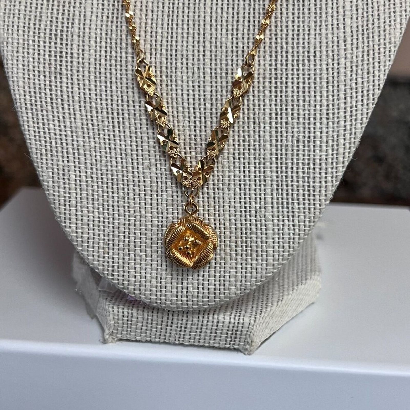& Other Stories 18 kt. Gold Plated Flower Necklace Size ONE SIZE - 8 Thumbnail